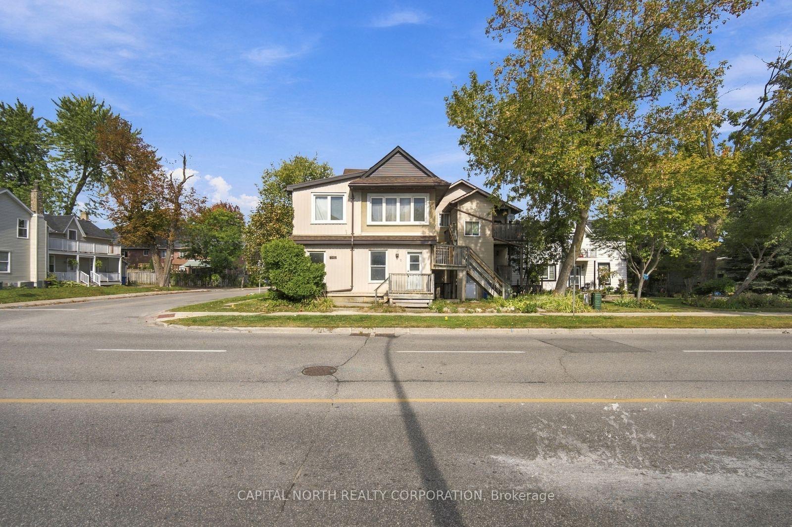 Photo 2 of Unit 2, 104 Wellington Street E, Aurora, Aurora Village — HOMEH