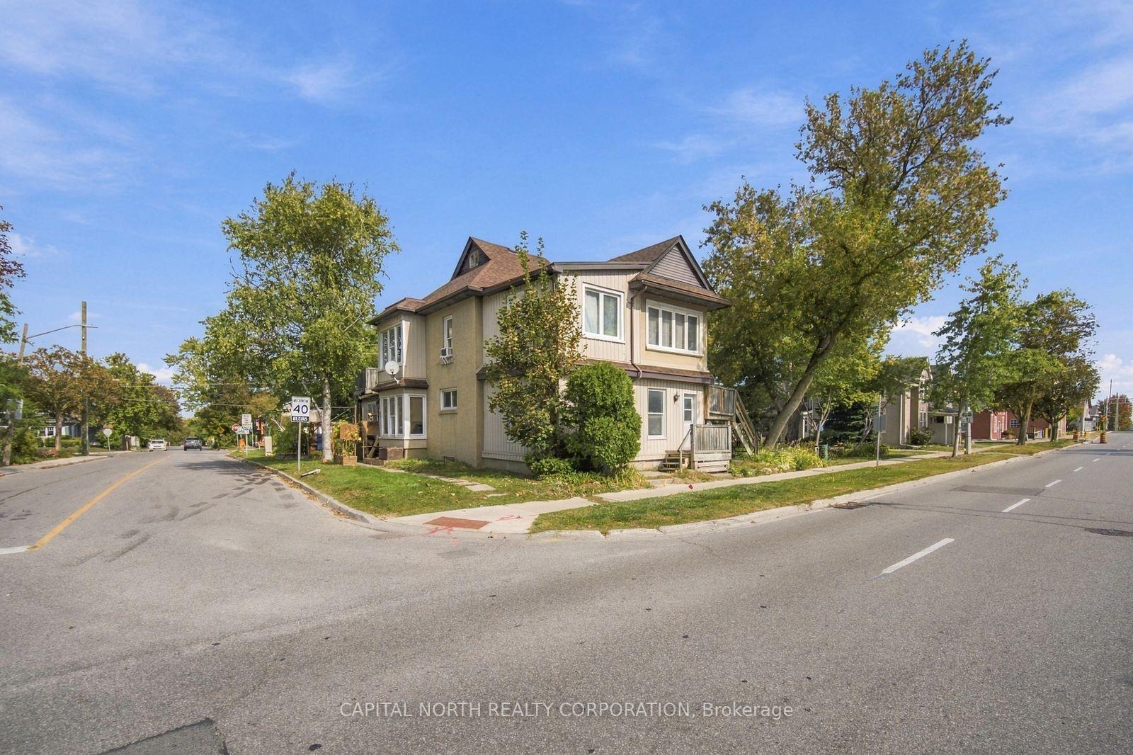 Photo 5 of Unit 2, 104 Wellington Street E, Aurora, Aurora Village — HOMEH