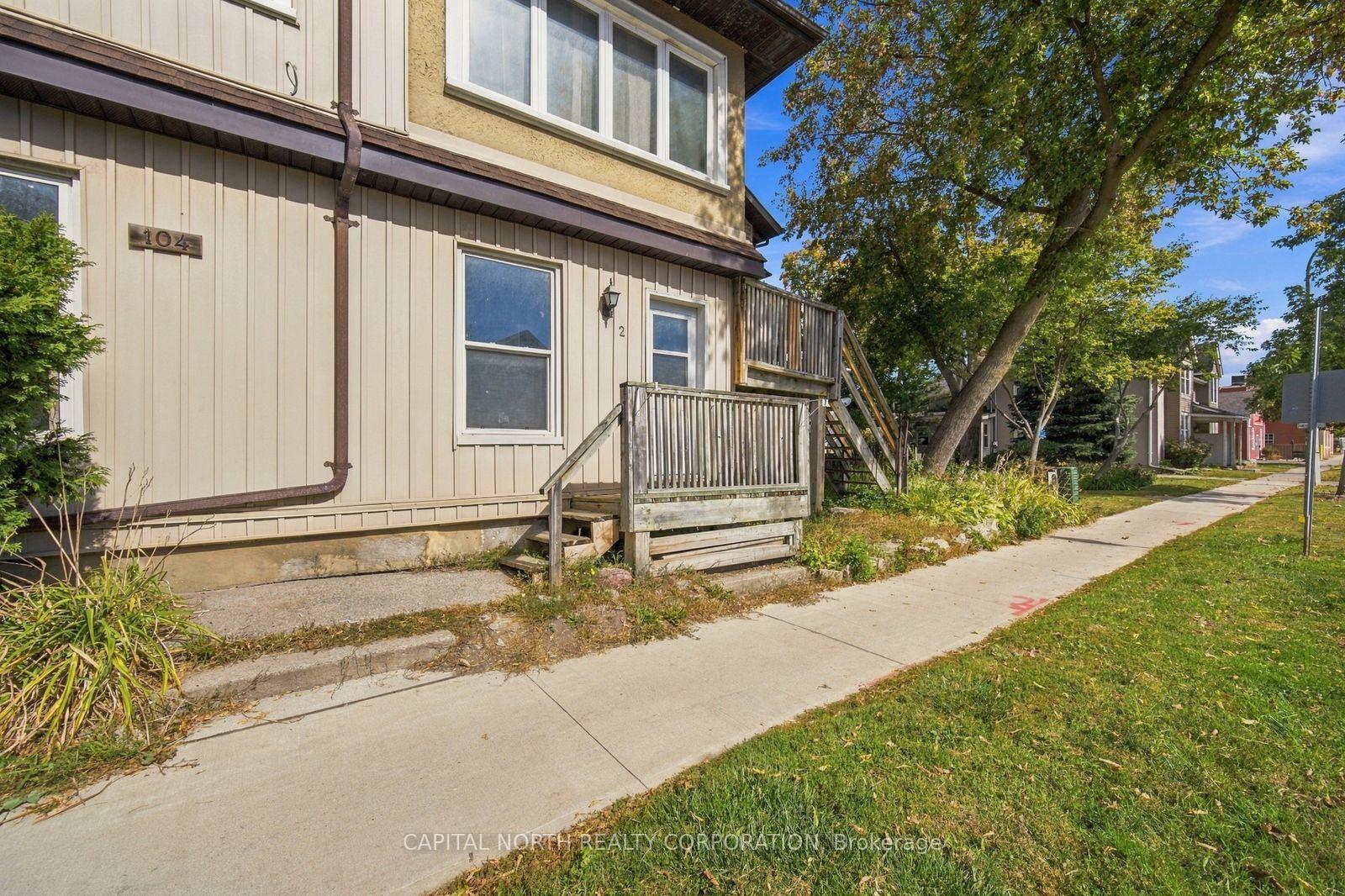 Photo 6 of Unit 2, 104 Wellington Street E, Aurora, Aurora Village — HOMEH