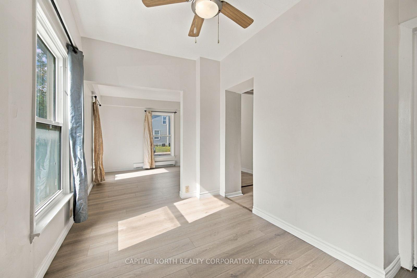 Photo 11 of Unit 2, 104 Wellington Street E, Aurora, Aurora Village — HOMEH