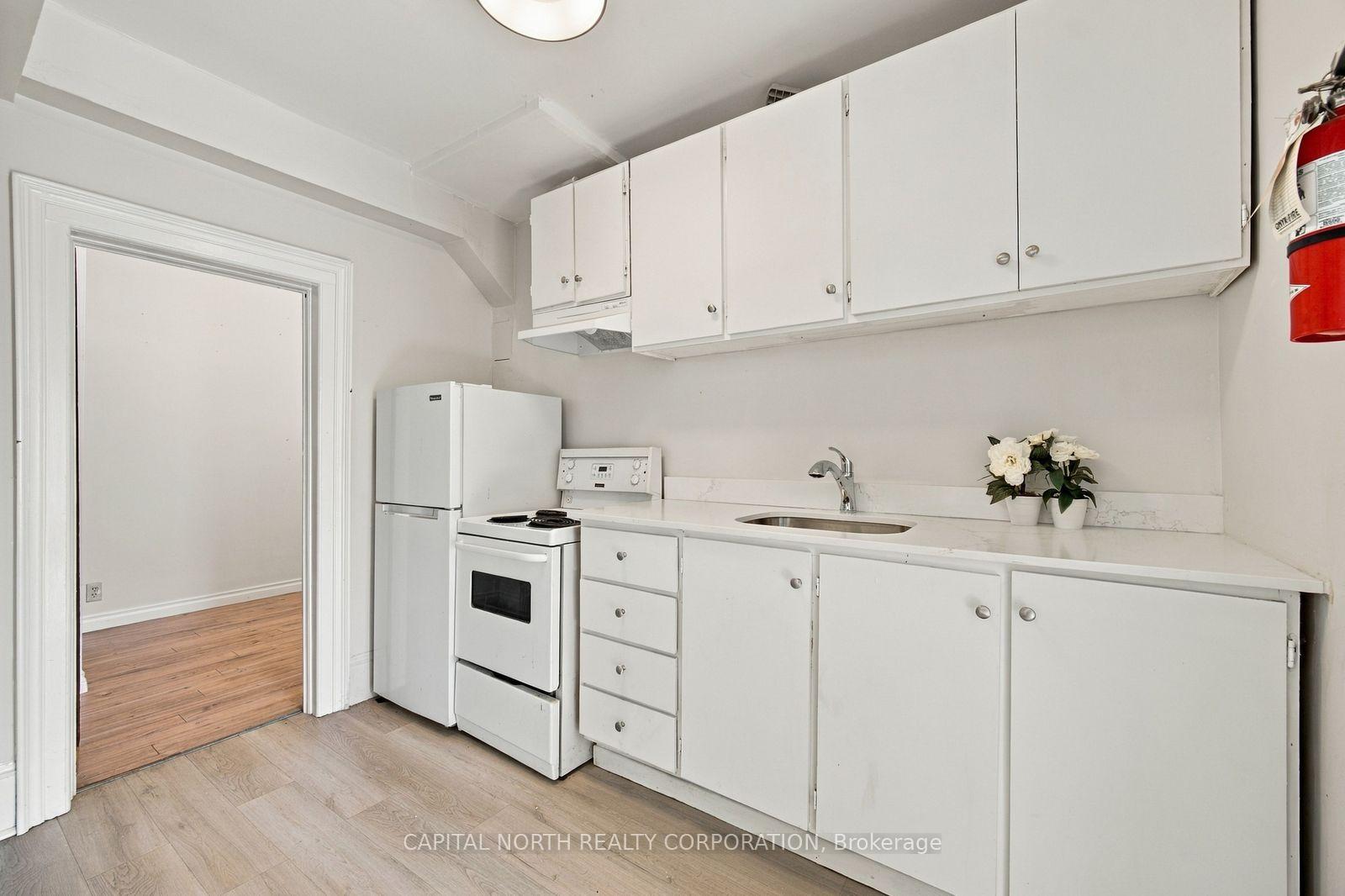 Photo 12 of Unit 2, 104 Wellington Street E, Aurora, Aurora Village — HOMEH