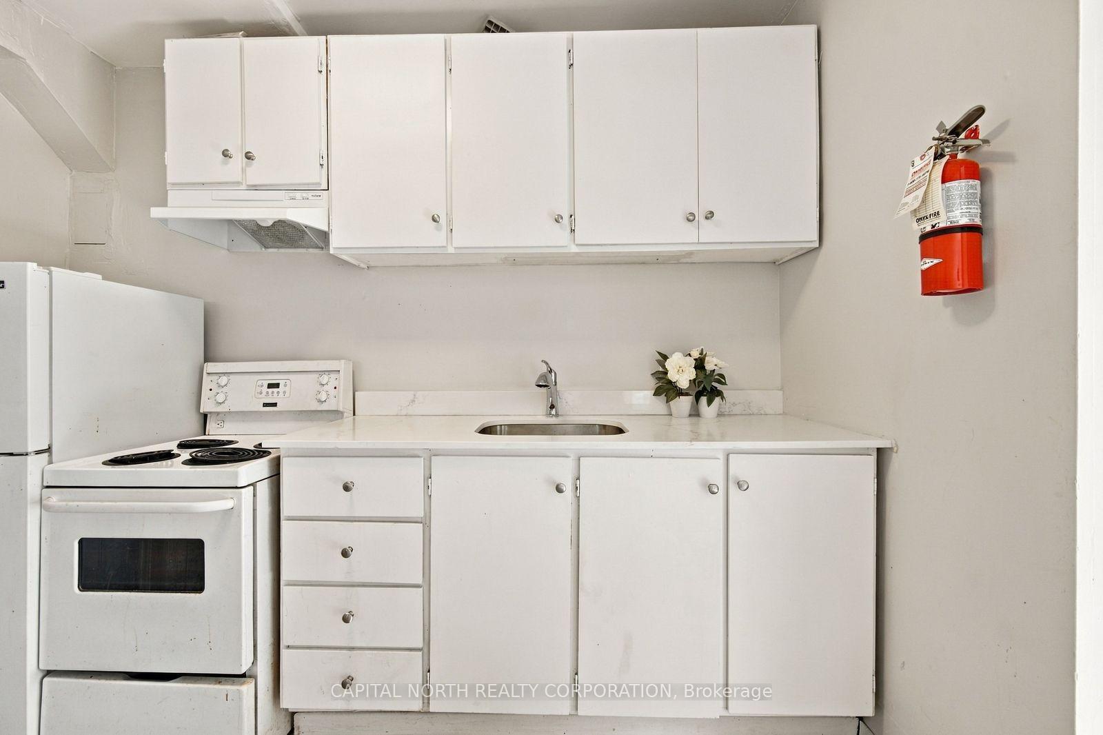 Photo 13 of Unit 2, 104 Wellington Street E, Aurora, Aurora Village — HOMEH
