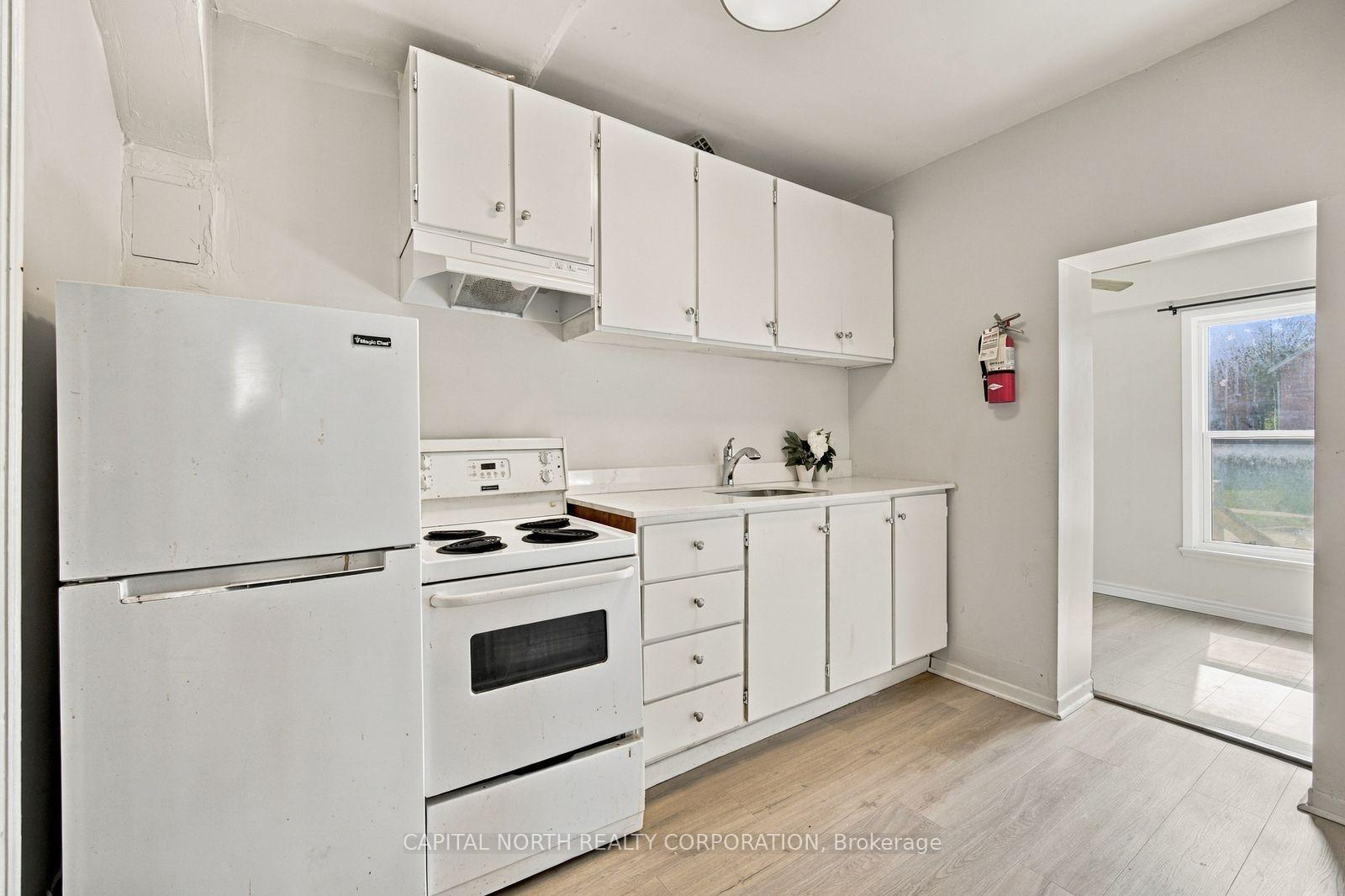 Photo 14 of Unit 2, 104 Wellington Street E, Aurora, Aurora Village — HOMEH