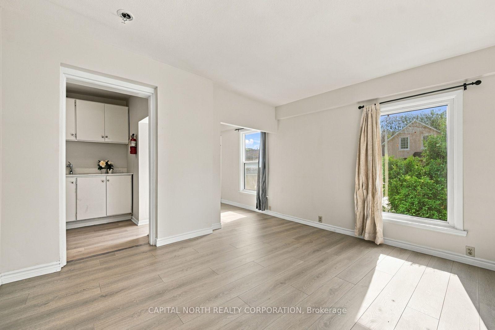 Photo 17 of Unit 2, 104 Wellington Street E, Aurora, Aurora Village — HOMEH