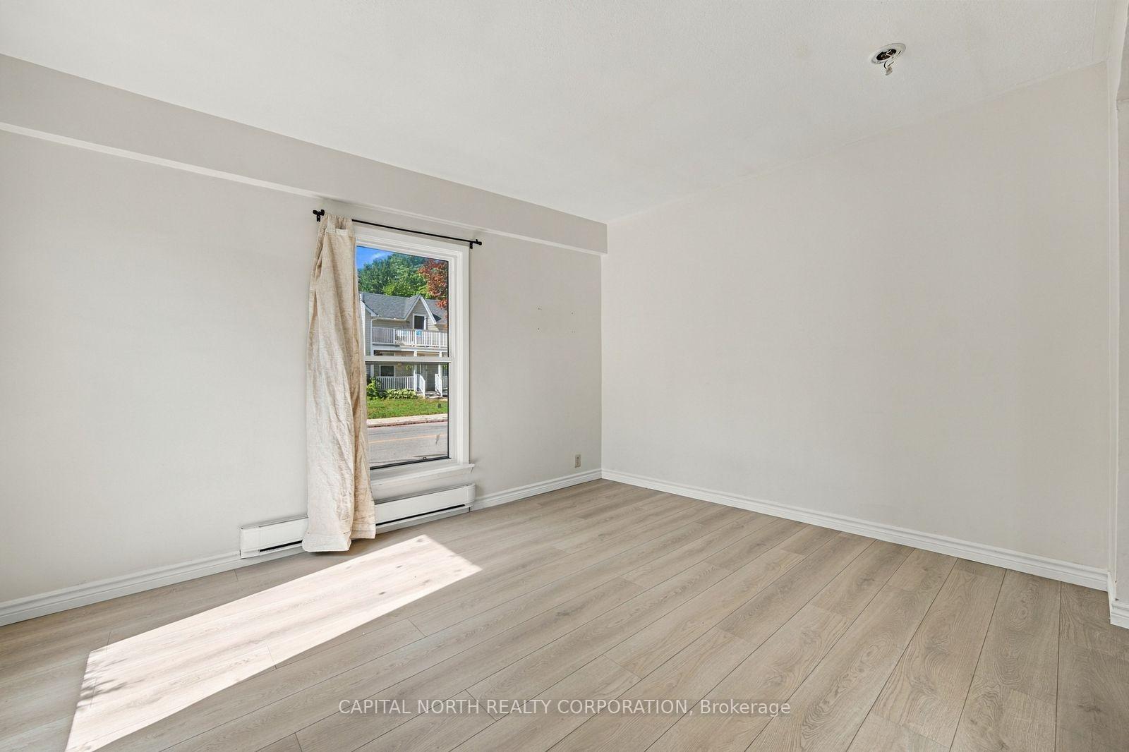 Photo 18 of Unit 2, 104 Wellington Street E, Aurora, Aurora Village — HOMEH