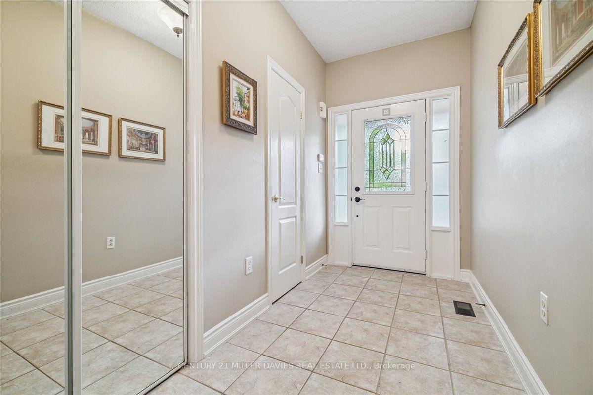 Photo 6 of Unit 8, 1019 North Shore Boulevard, Burlington, LaSalle — HOMEH