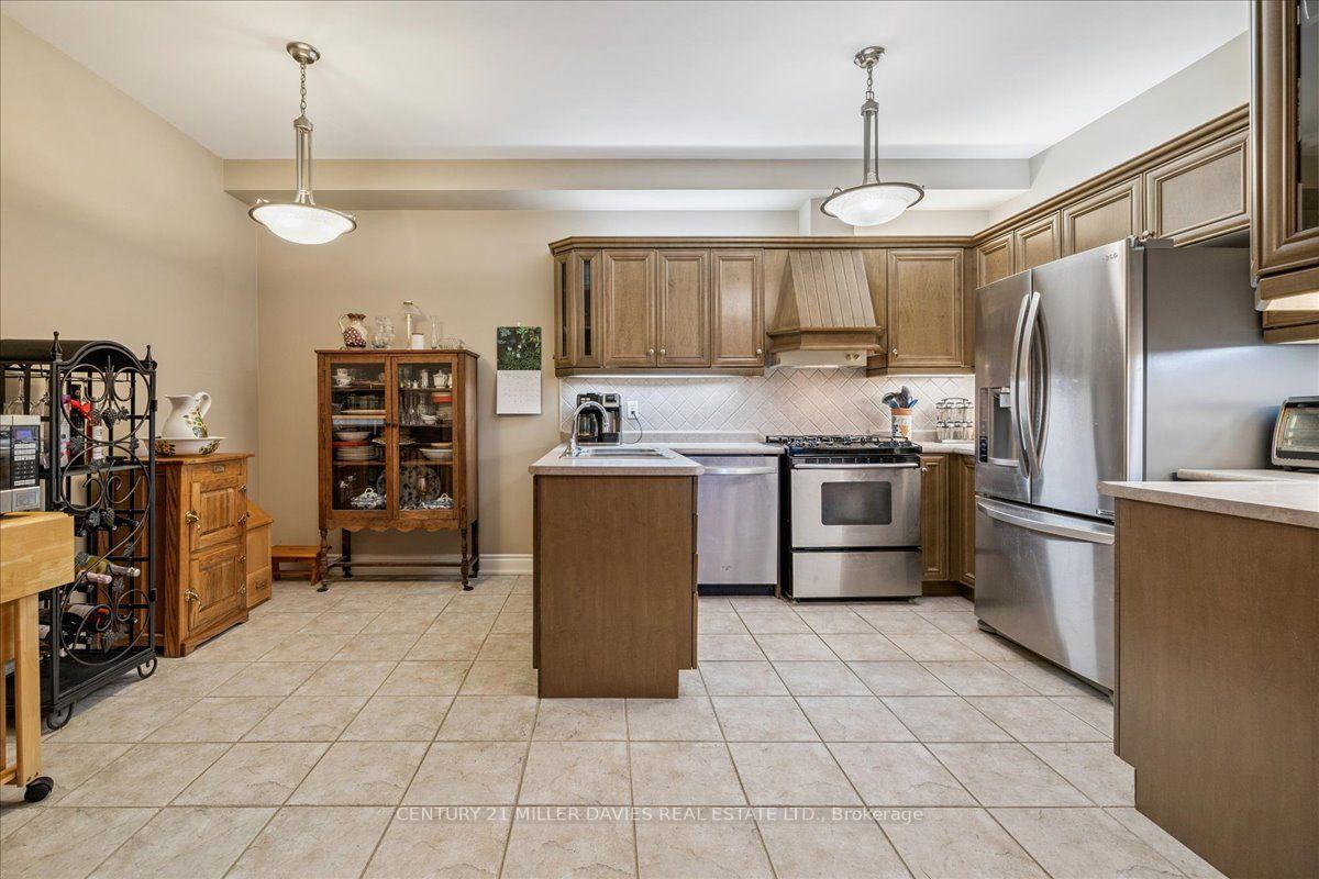 Photo 11 of Unit 8, 1019 North Shore Boulevard, Burlington, LaSalle — HOMEH