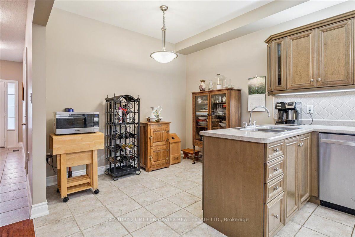 Photo 12 of Unit 8, 1019 North Shore Boulevard, Burlington, LaSalle — HOMEH