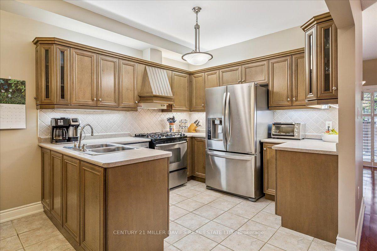 Photo 13 of Unit 8, 1019 North Shore Boulevard, Burlington, LaSalle — HOMEH