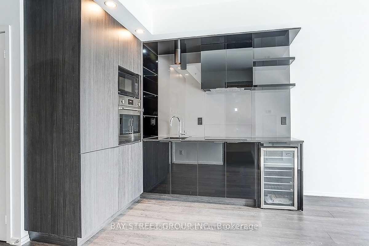 Photo 6 of Unit 4209, 70 Temperance Street, Toronto, Bay Street Corridor — HOMEH