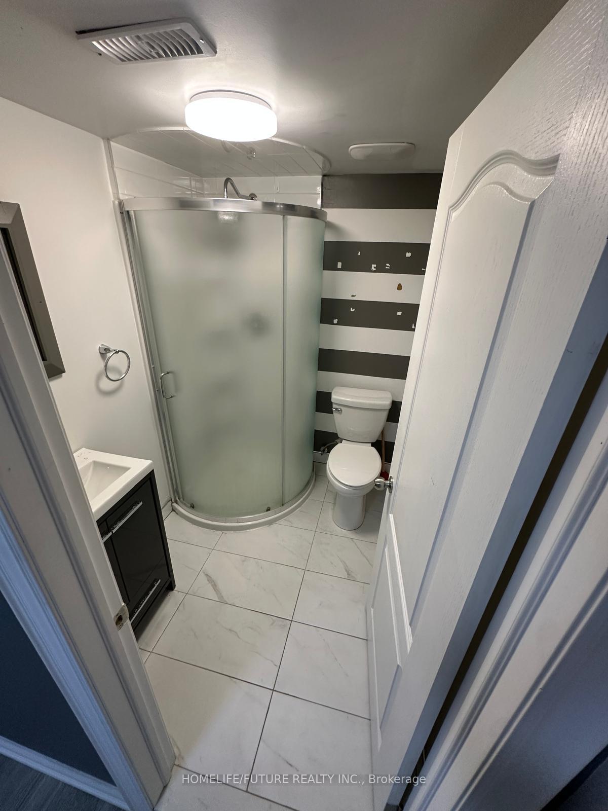 Photo 3 of Unit Bsmt, 33 Oldborough Circle, North York, Don Valley Village — HOMEH