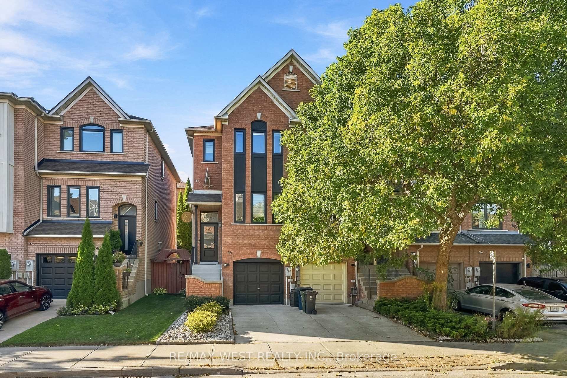 Photo 1 of 44 Bluewater Court, Etobicoke, Mimico — HOMEH