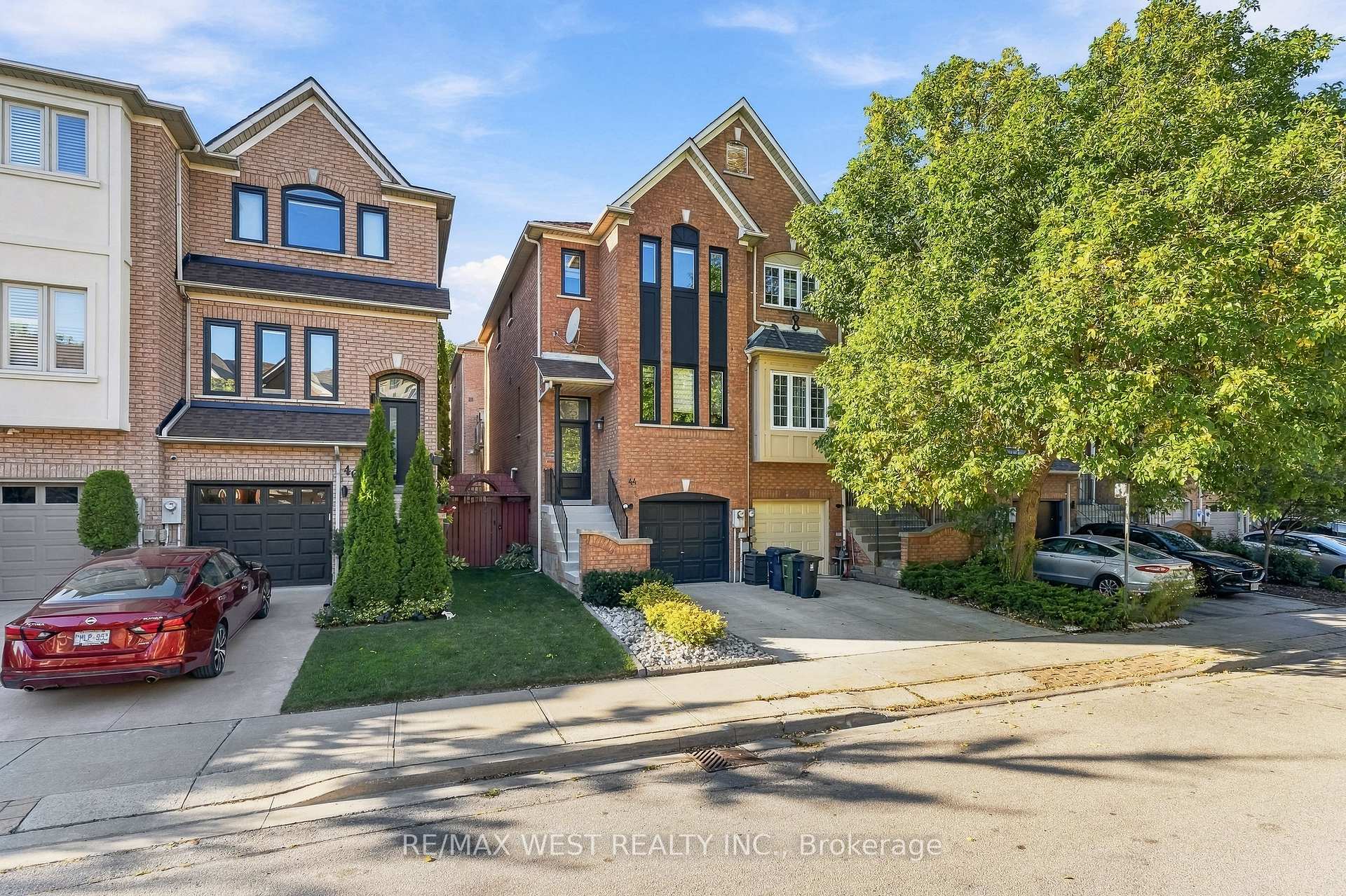 Photo 2 of 44 Bluewater Court, Etobicoke, Mimico — HOMEH