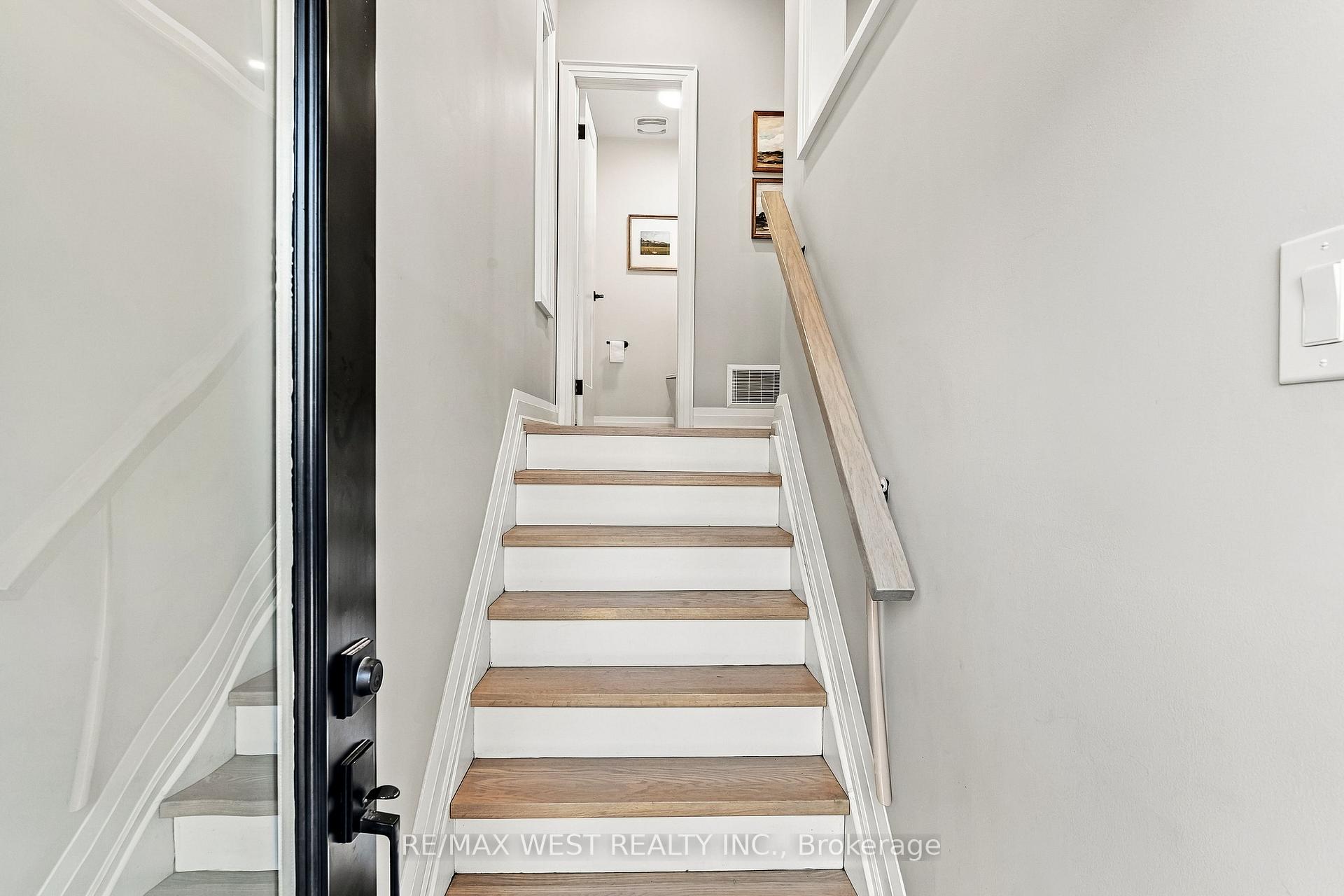 Photo 4 of 44 Bluewater Court, Etobicoke, Mimico — HOMEH