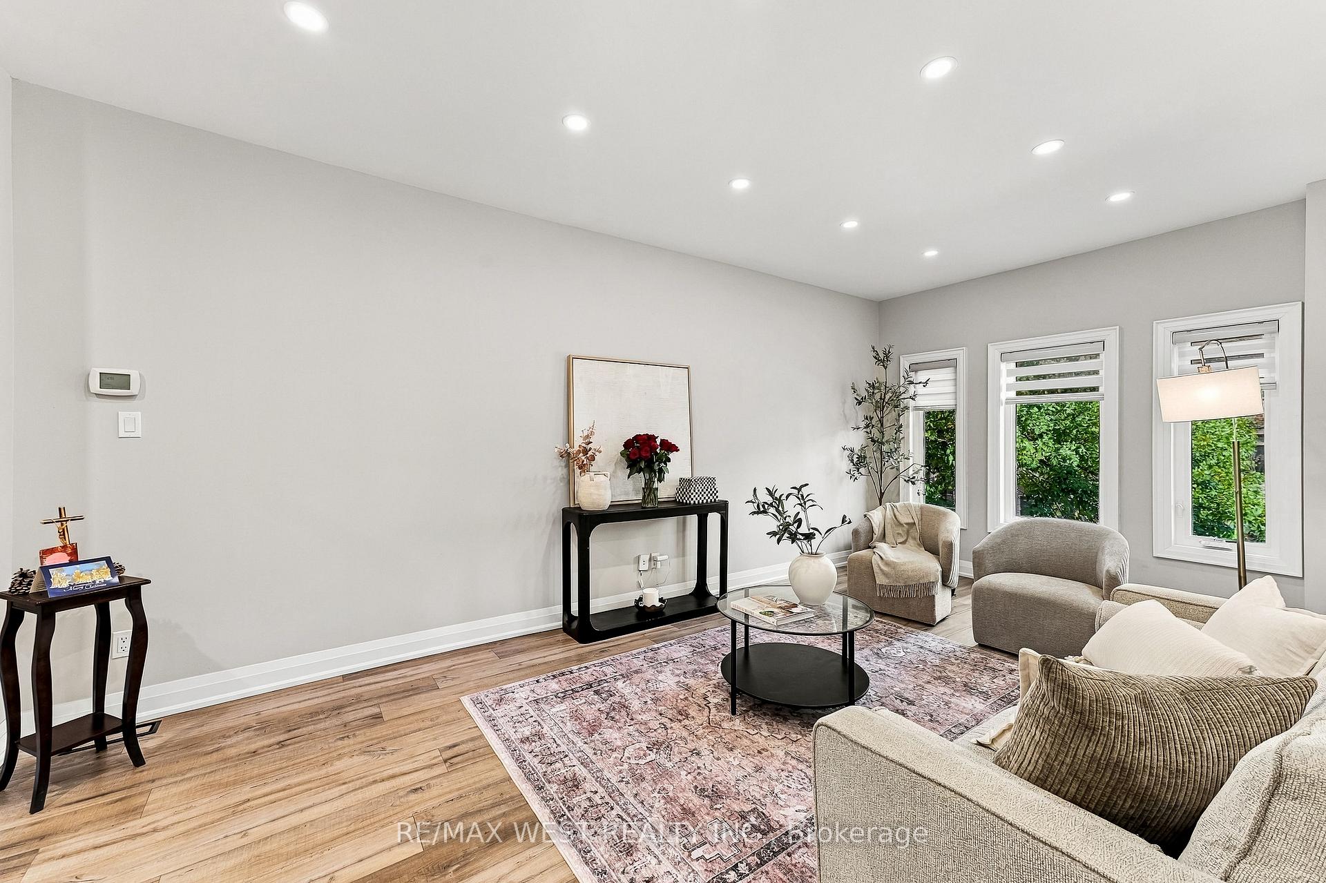 Photo 6 of 44 Bluewater Court, Etobicoke, Mimico — HOMEH
