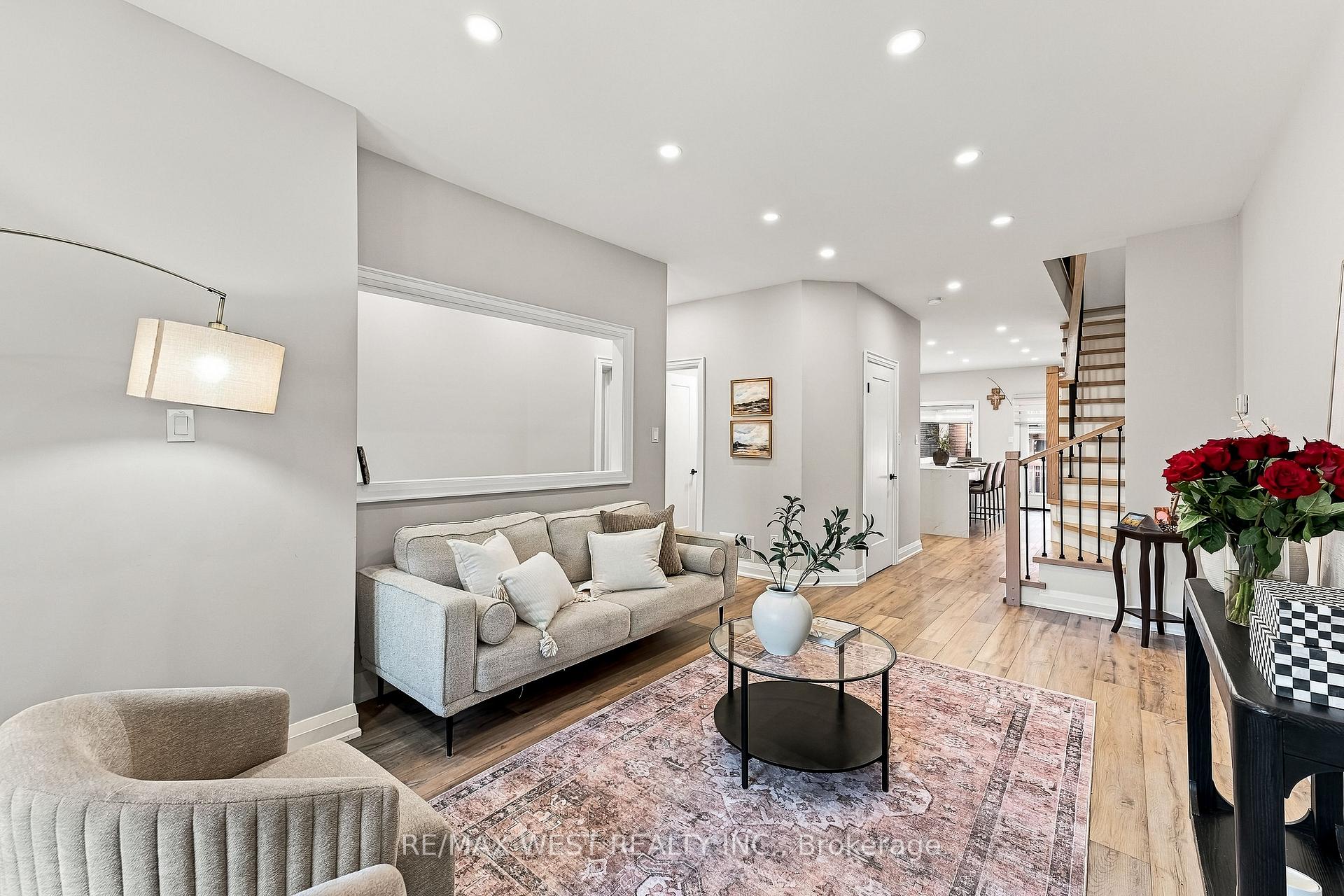 Photo 7 of 44 Bluewater Court, Etobicoke, Mimico — HOMEH