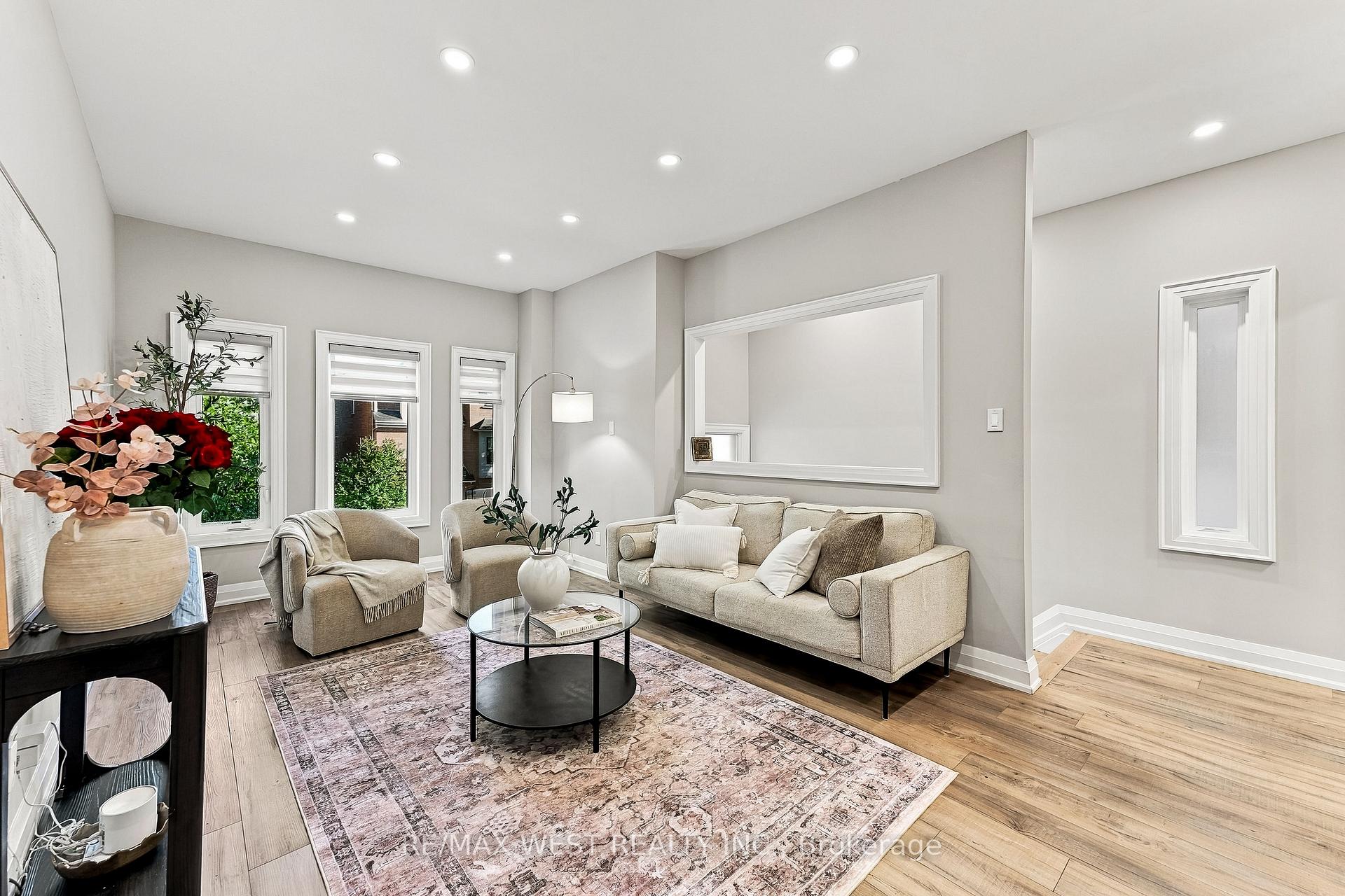 Photo 8 of 44 Bluewater Court, Etobicoke, Mimico — HOMEH