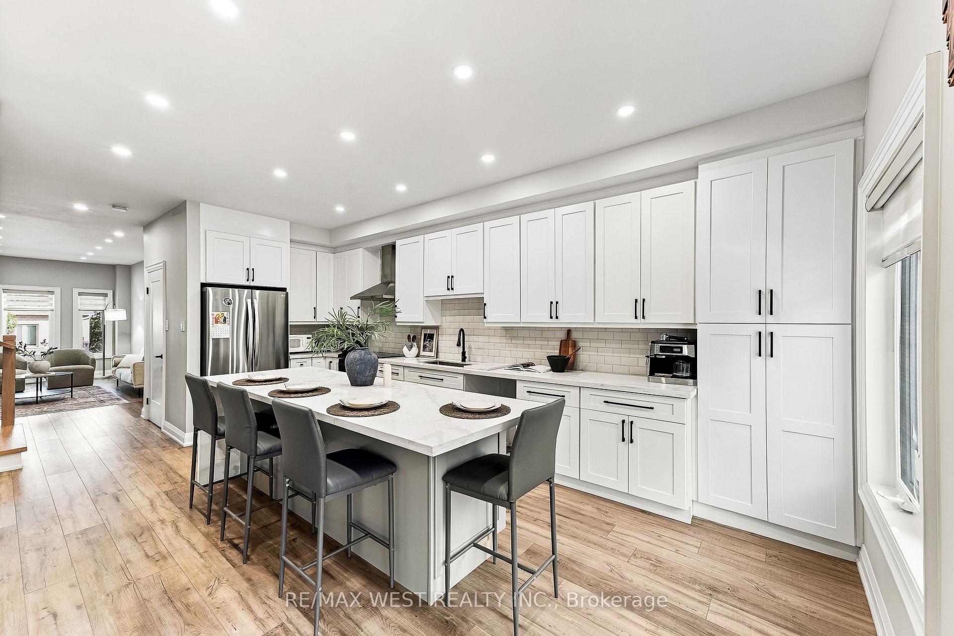 Photo 12 of 44 Bluewater Court, Etobicoke, Mimico — HOMEH