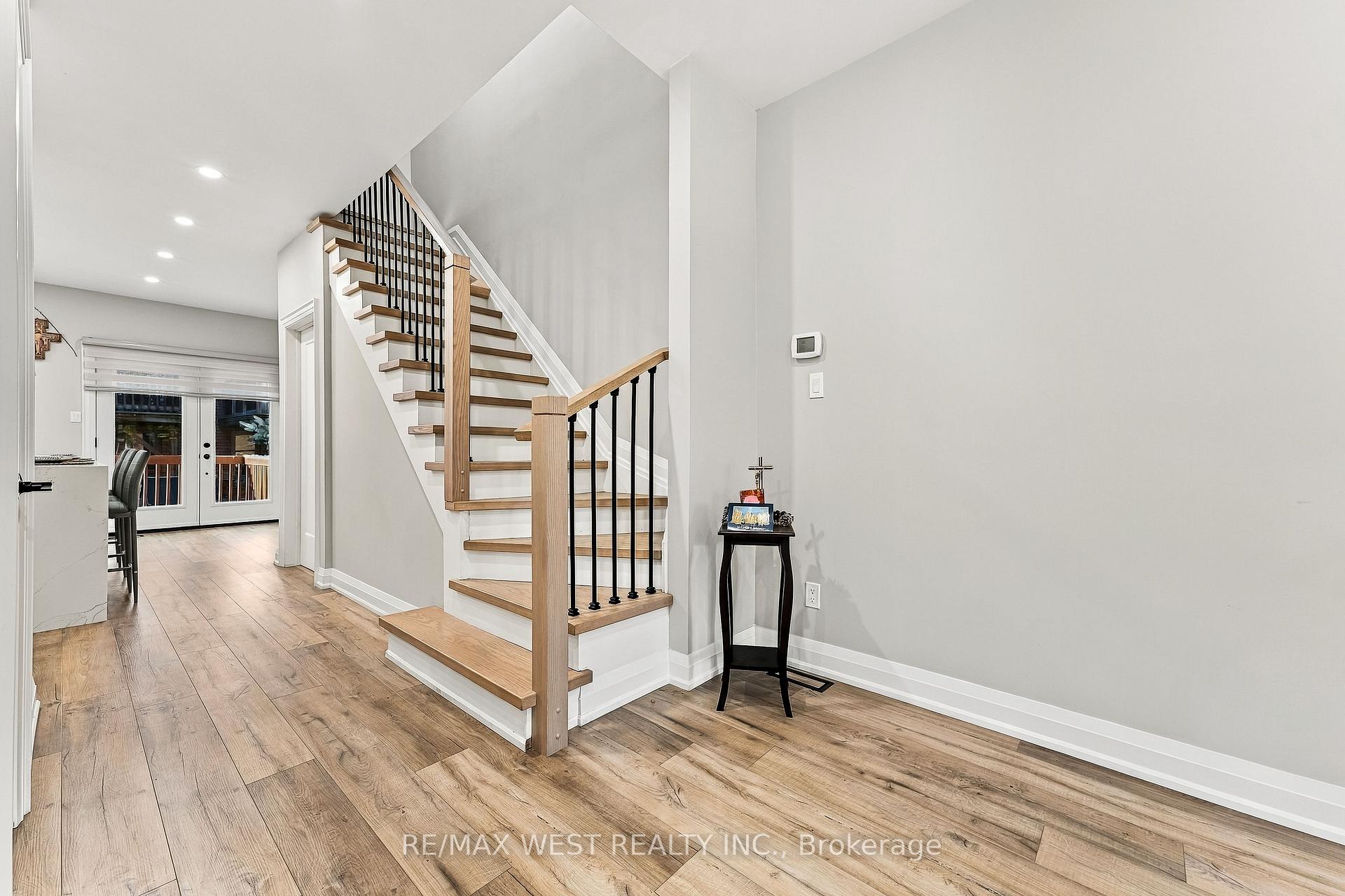 Photo 14 of 44 Bluewater Court, Etobicoke, Mimico — HOMEH