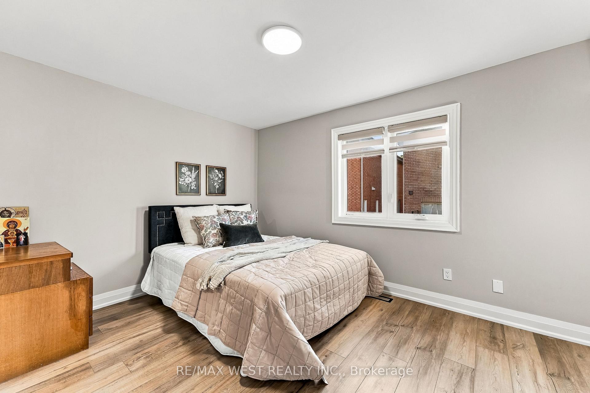 Photo 16 of 44 Bluewater Court, Etobicoke, Mimico — HOMEH