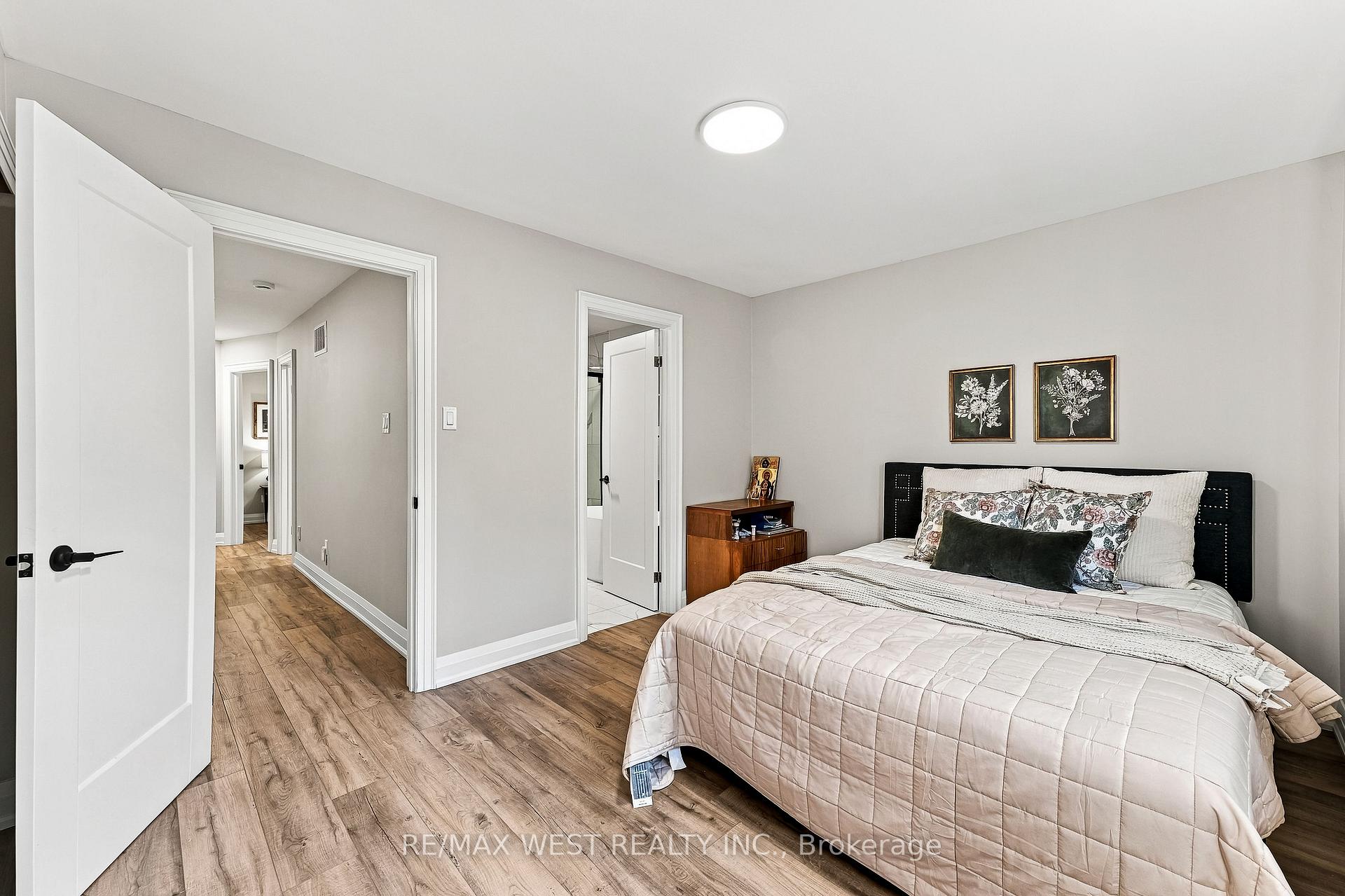 Photo 17 of 44 Bluewater Court, Etobicoke, Mimico — HOMEH