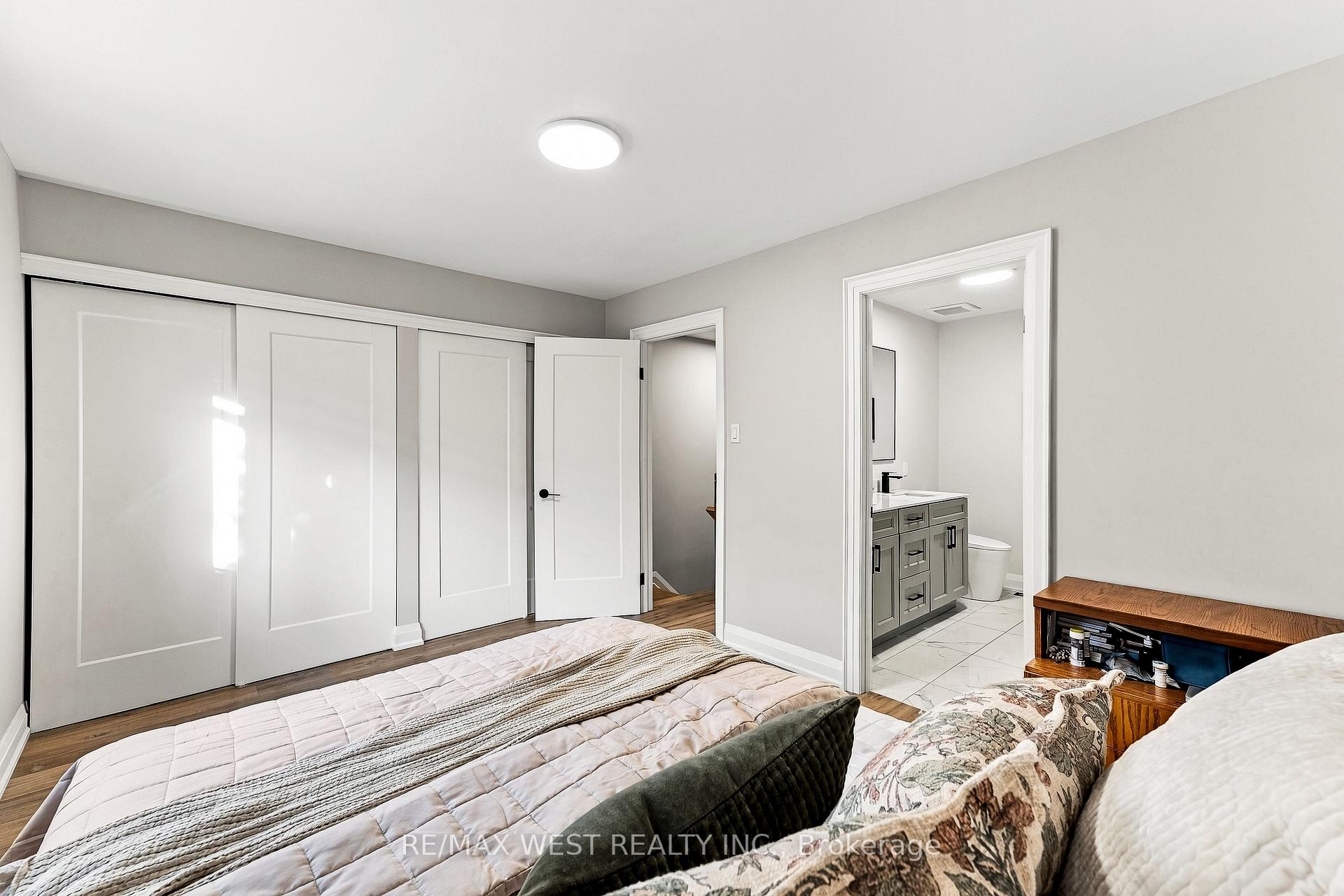 Photo 18 of 44 Bluewater Court, Etobicoke, Mimico — HOMEH