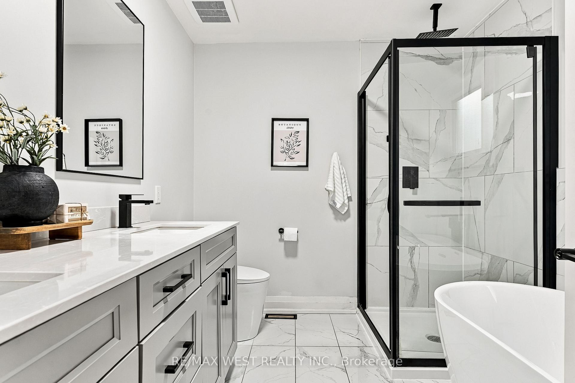Photo 19 of 44 Bluewater Court, Etobicoke, Mimico — HOMEH