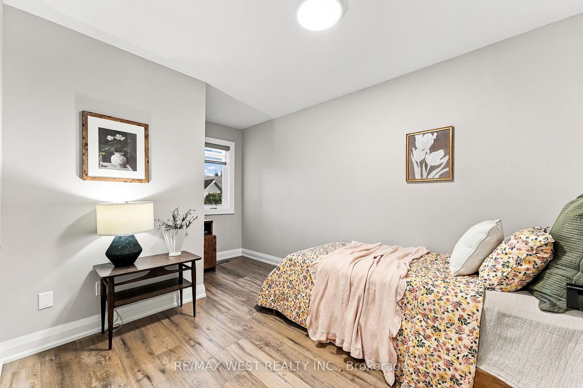 Photo 20 of 44 Bluewater Court, Etobicoke, Mimico — HOMEH