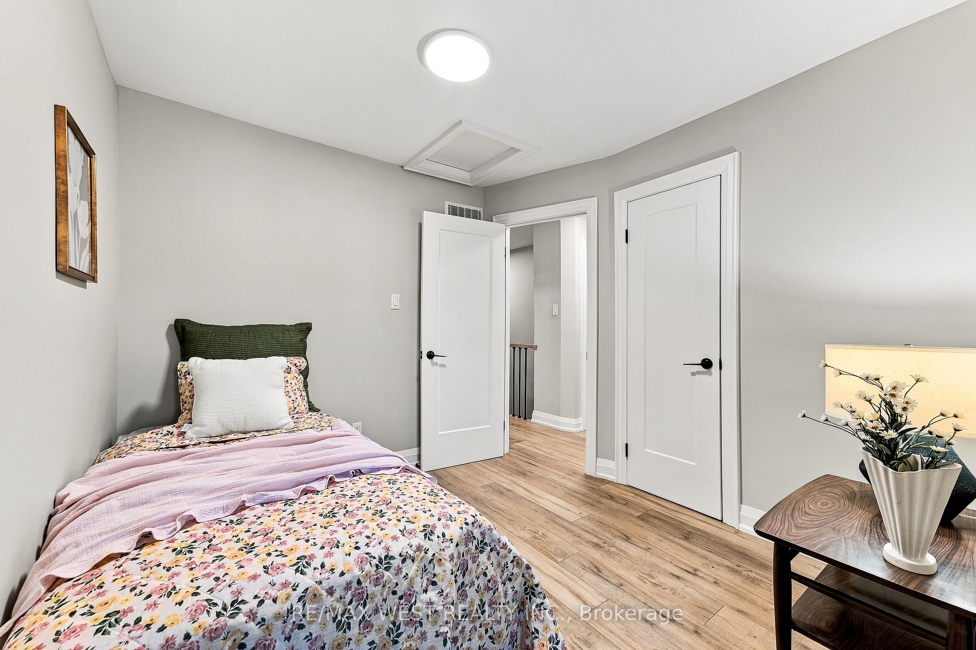 Photo 21 of 44 Bluewater Court, Etobicoke, Mimico — HOMEH