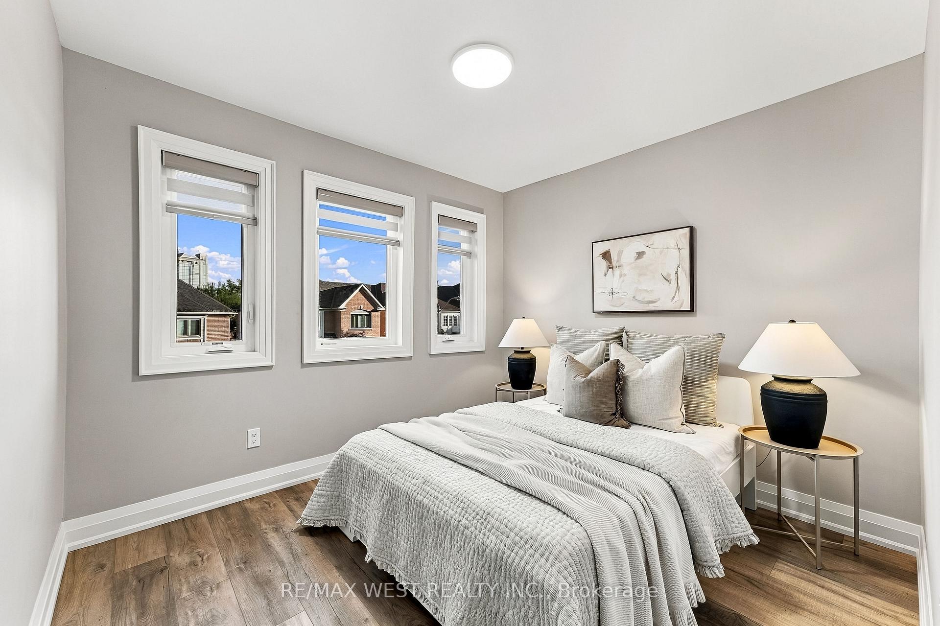 Photo 22 of 44 Bluewater Court, Etobicoke, Mimico — HOMEH