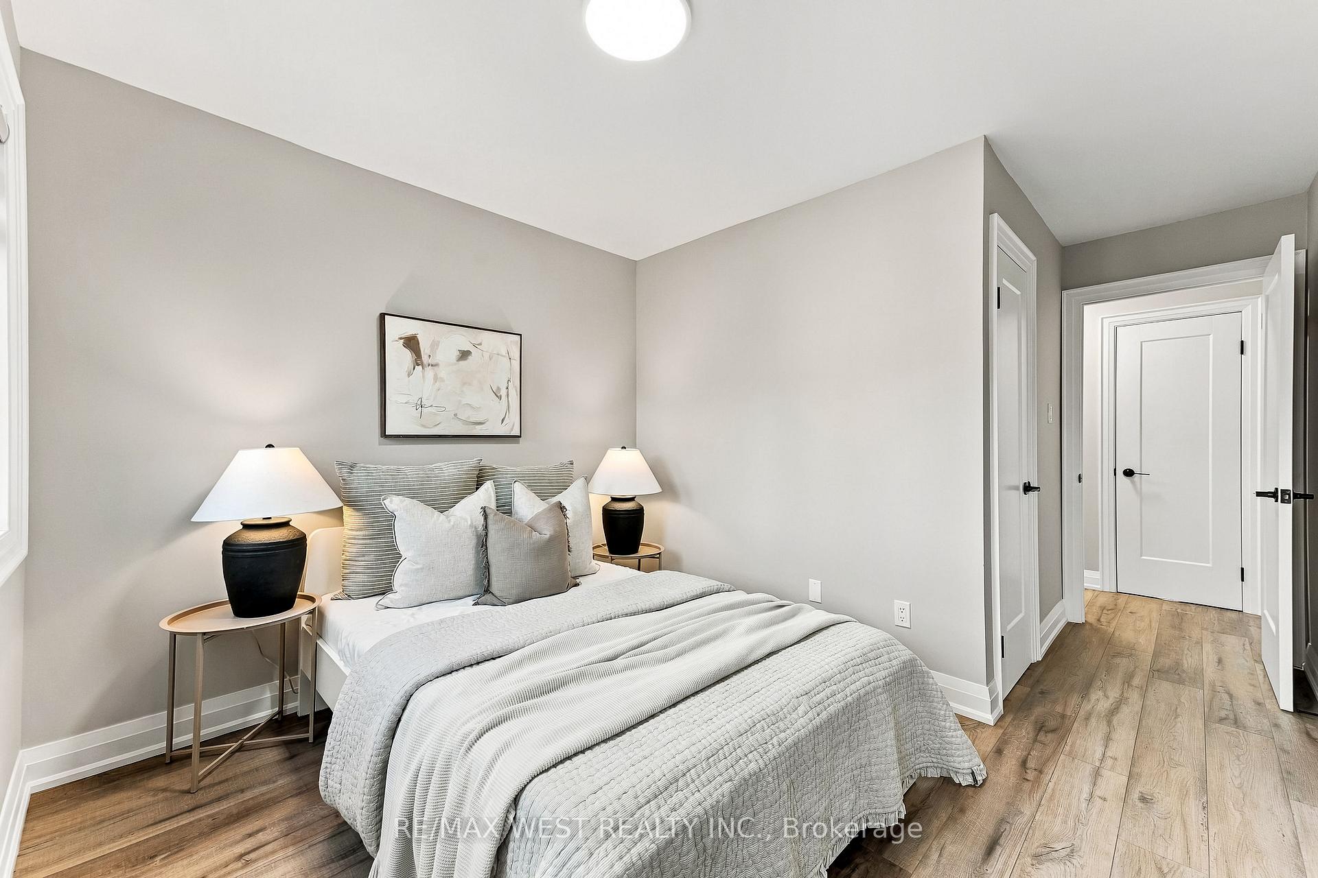 Photo 24 of 44 Bluewater Court, Etobicoke, Mimico — HOMEH
