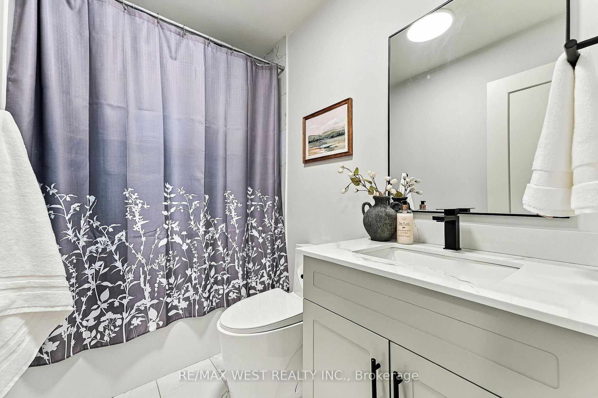 Photo 25 of 44 Bluewater Court, Etobicoke, Mimico — HOMEH