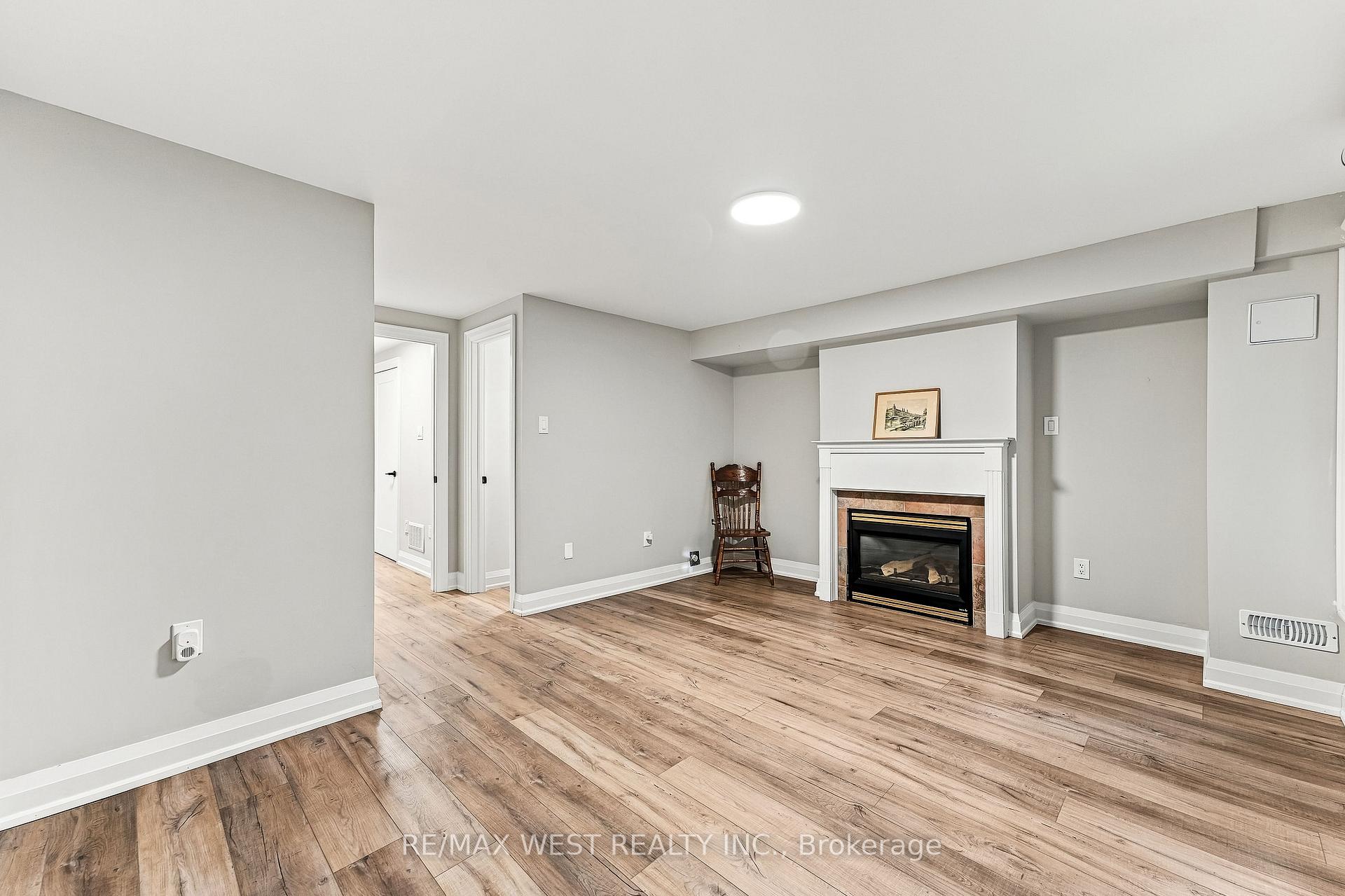 Photo 28 of 44 Bluewater Court, Etobicoke, Mimico — HOMEH