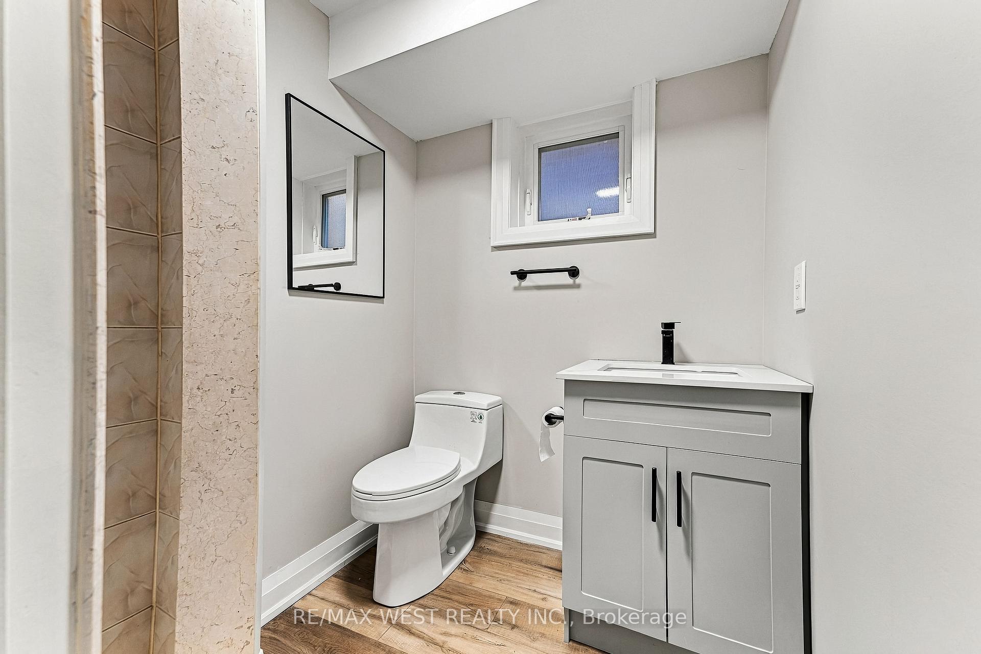 Photo 29 of 44 Bluewater Court, Etobicoke, Mimico — HOMEH