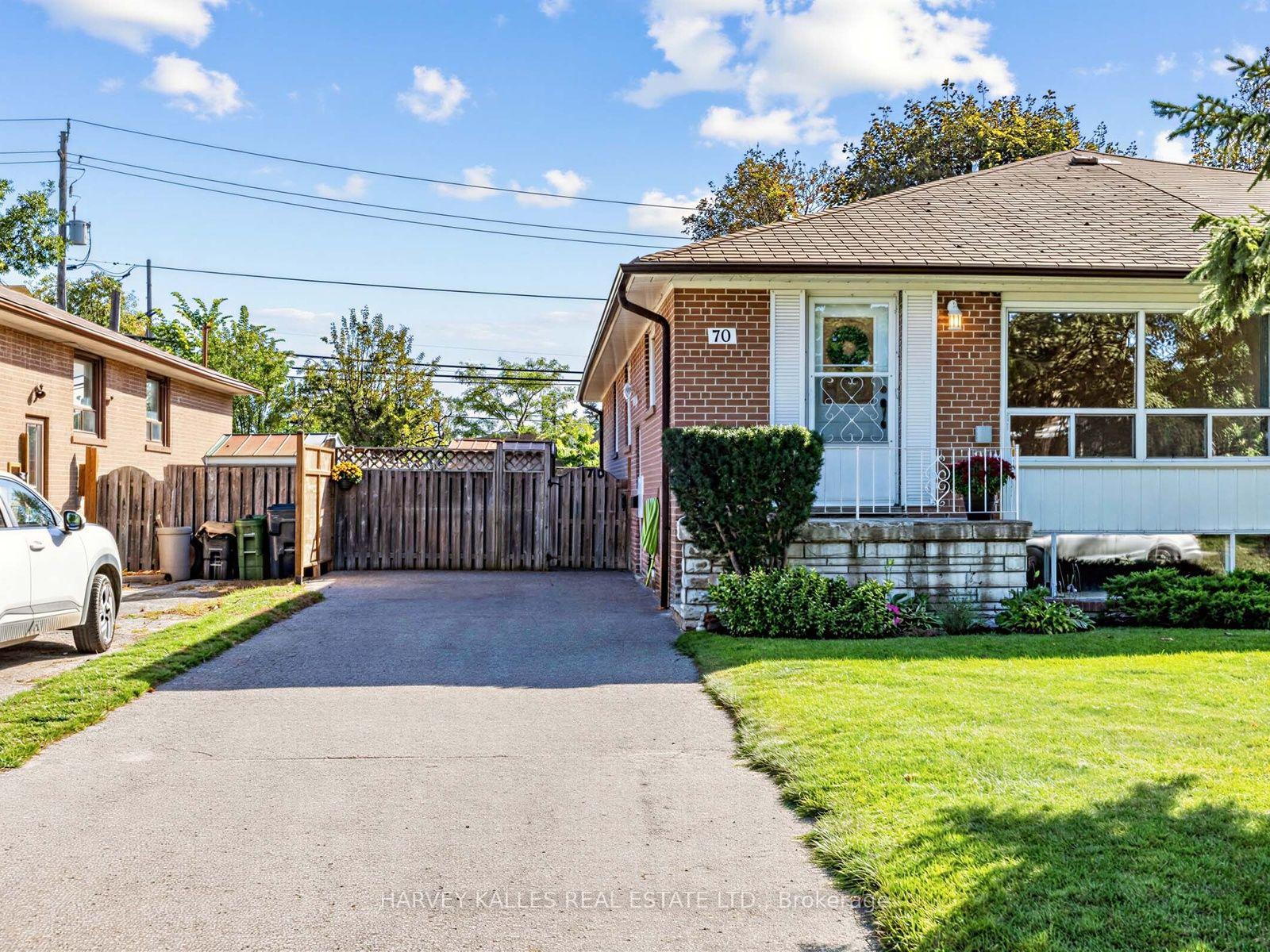 Photo 2 of 70 Pintail Crescent, North York, Parkwoods-Donalda — HOMEH