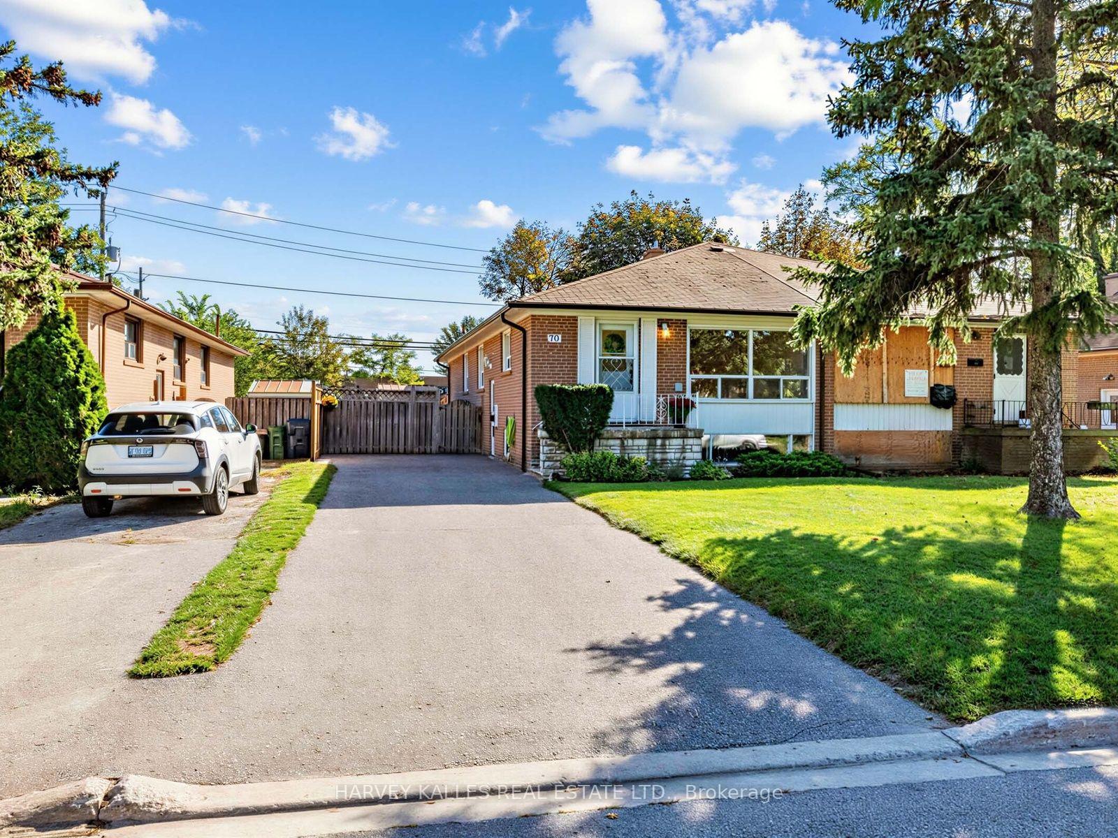 Photo 4 of 70 Pintail Crescent, North York, Parkwoods-Donalda — HOMEH