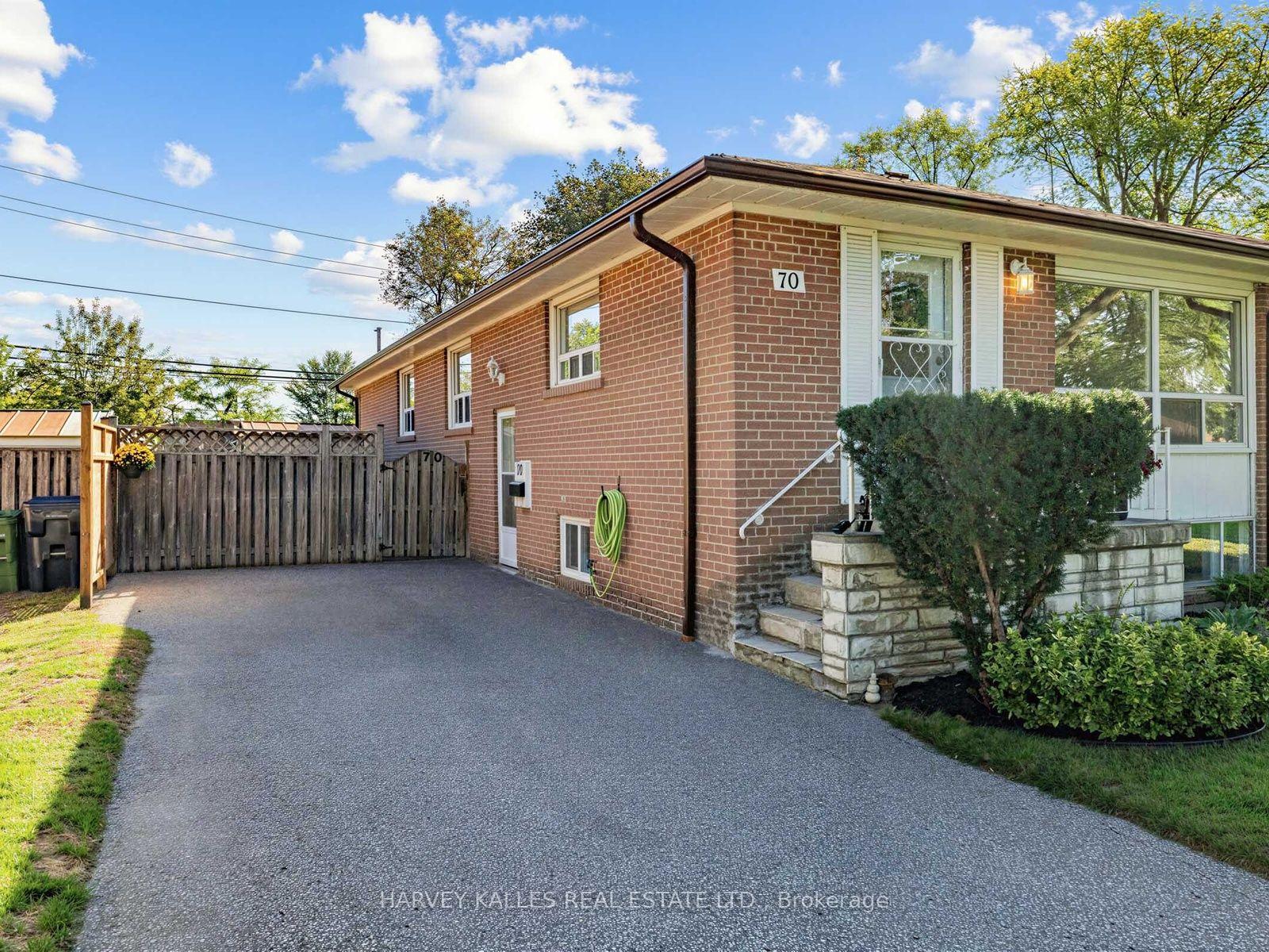 Photo 5 of 70 Pintail Crescent, North York, Parkwoods-Donalda — HOMEH