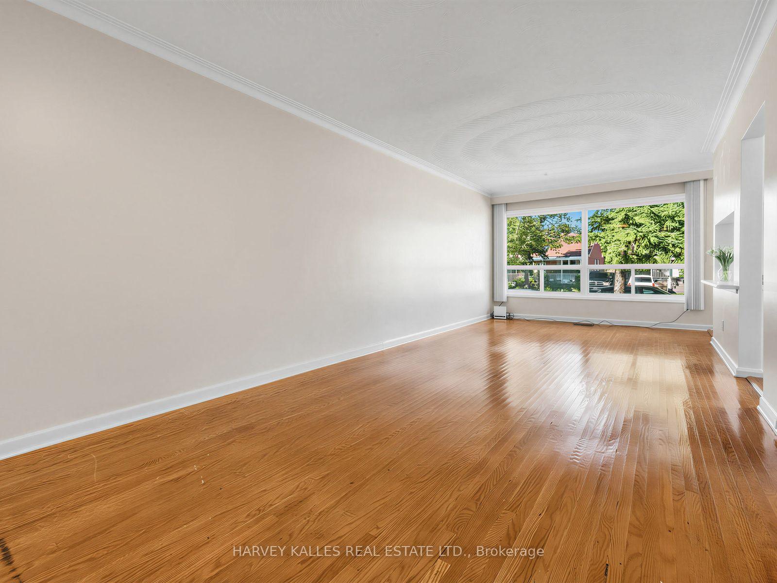 Photo 7 of 70 Pintail Crescent, North York, Parkwoods-Donalda — HOMEH