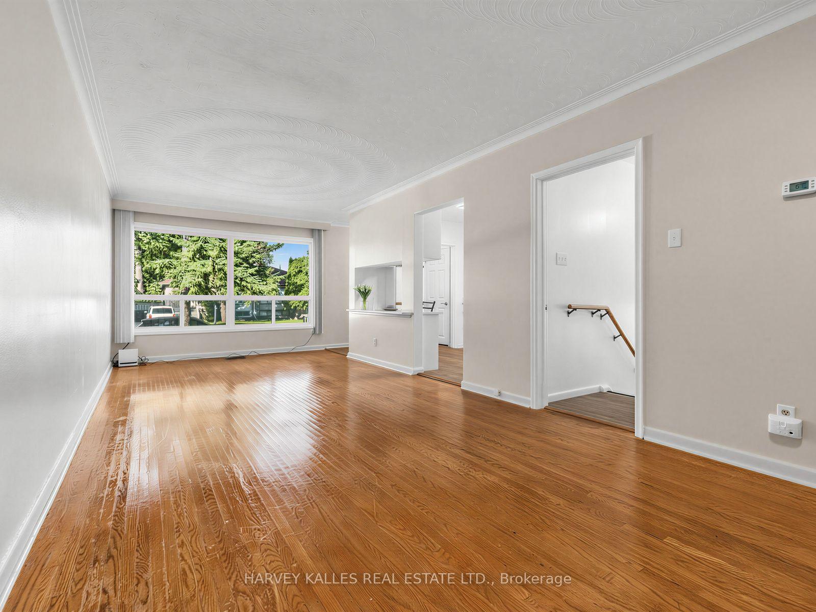Photo 8 of 70 Pintail Crescent, North York, Parkwoods-Donalda — HOMEH