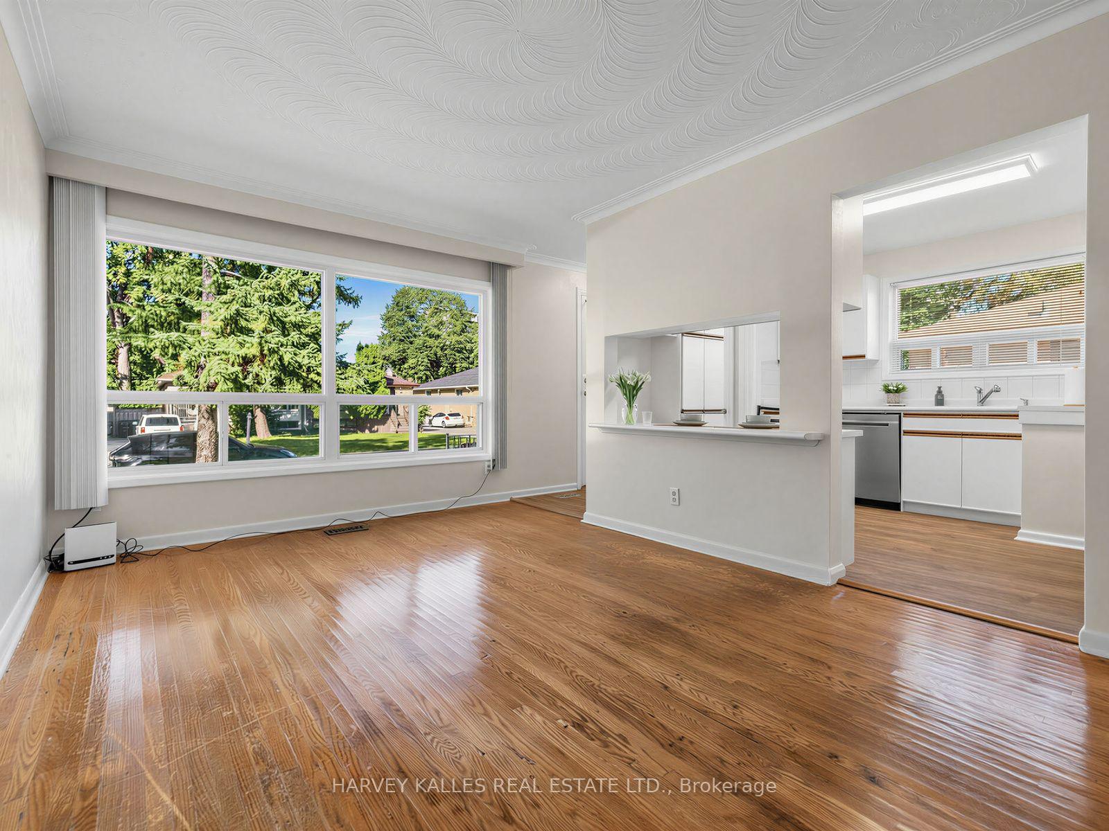 Photo 9 of 70 Pintail Crescent, North York, Parkwoods-Donalda — HOMEH