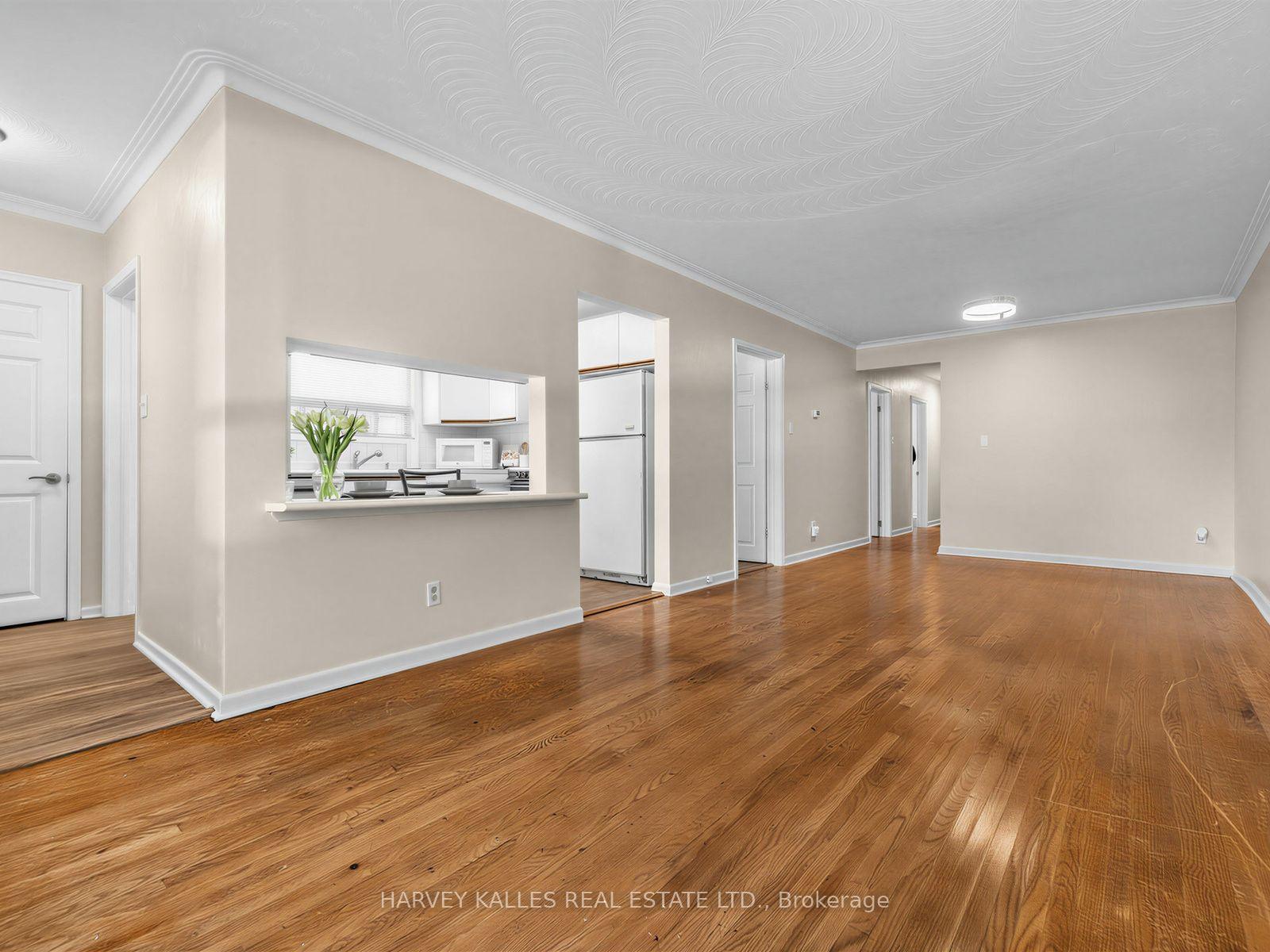 Photo 10 of 70 Pintail Crescent, North York, Parkwoods-Donalda — HOMEH