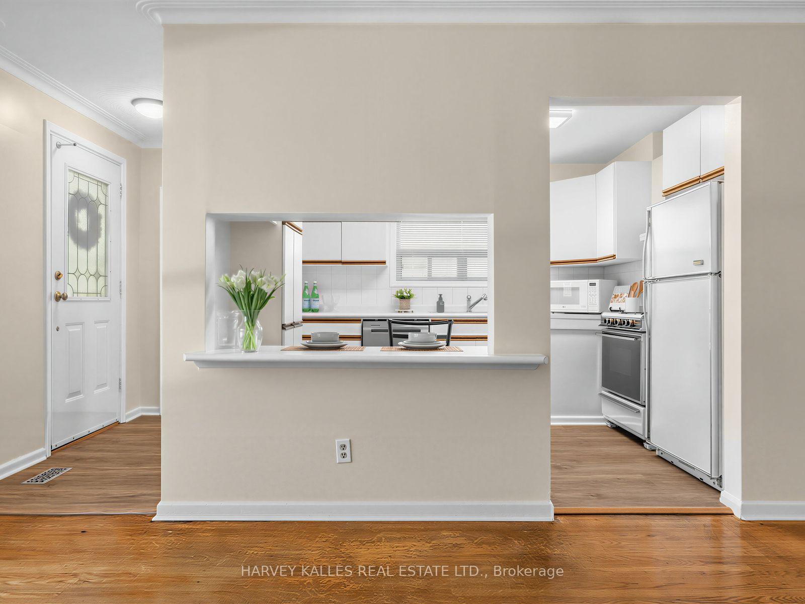 Photo 11 of 70 Pintail Crescent, North York, Parkwoods-Donalda — HOMEH