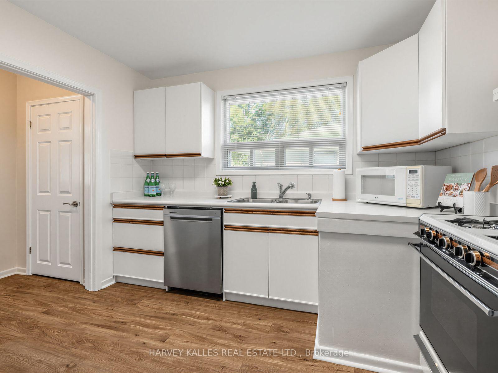 Photo 13 of 70 Pintail Crescent, North York, Parkwoods-Donalda — HOMEH
