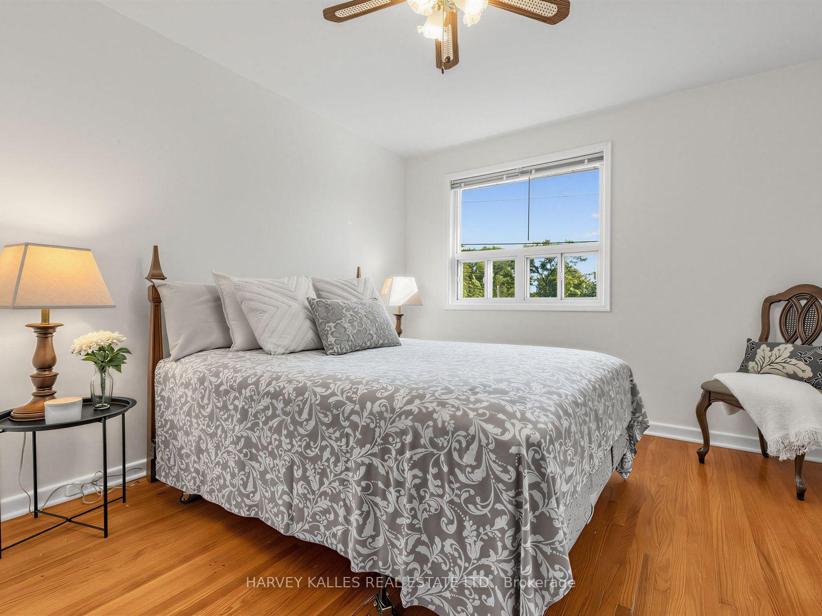 Photo 17 of 70 Pintail Crescent, North York, Parkwoods-Donalda — HOMEH