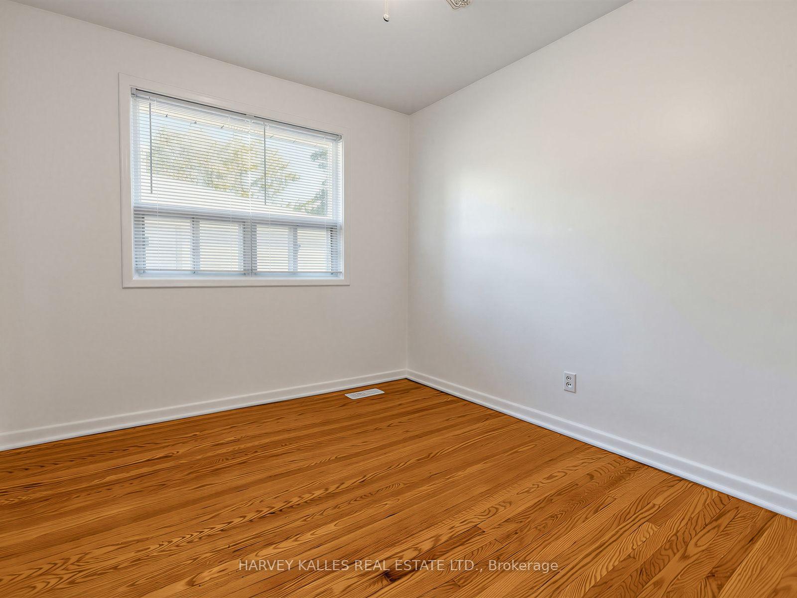 Photo 23 of 70 Pintail Crescent, North York, Parkwoods-Donalda — HOMEH