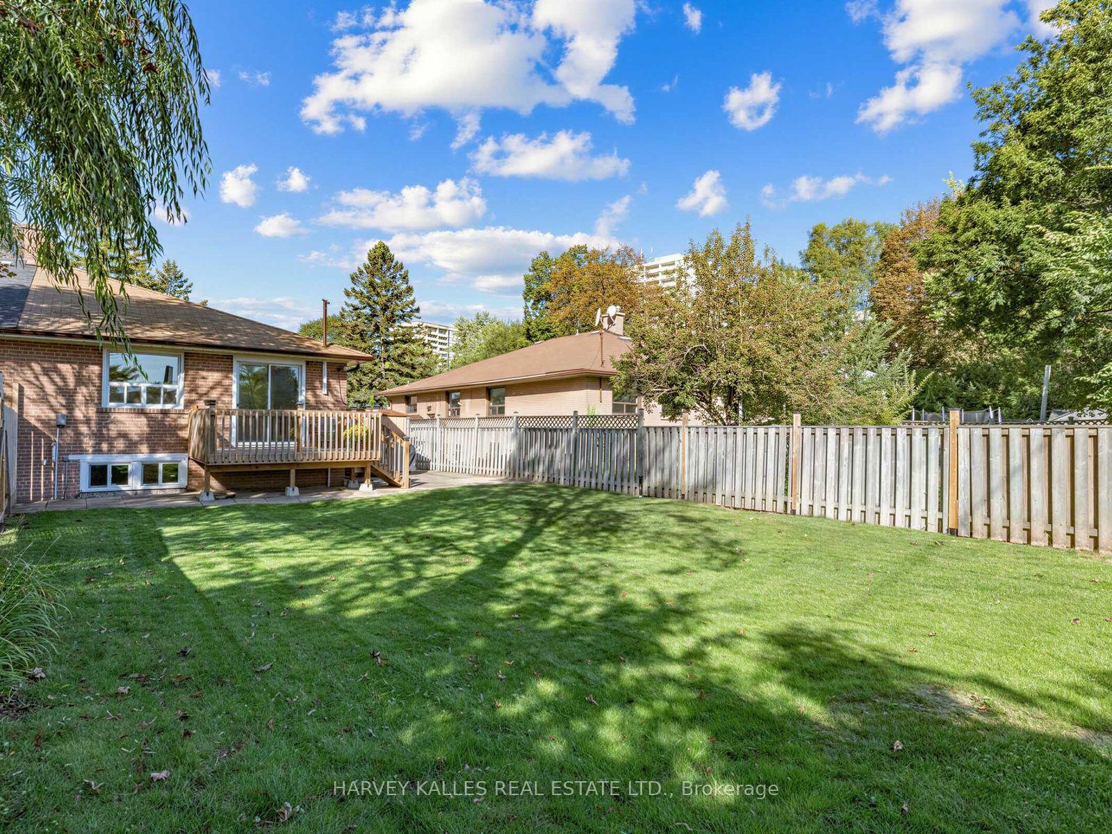 Photo 31 of 70 Pintail Crescent, North York, Parkwoods-Donalda — HOMEH