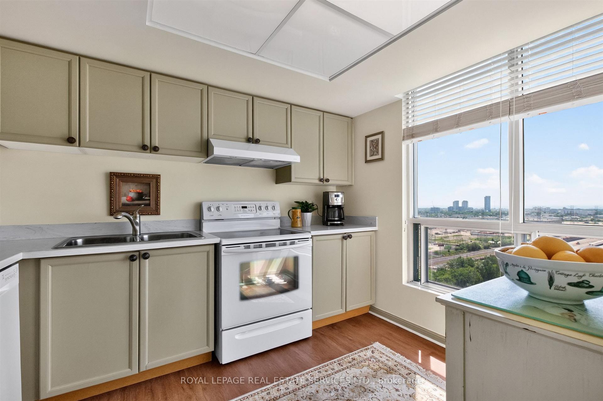 Photo 15 of Unit 1711, 101 Subway Crescent, Etobicoke, Islington-City Centre West — HOMEH