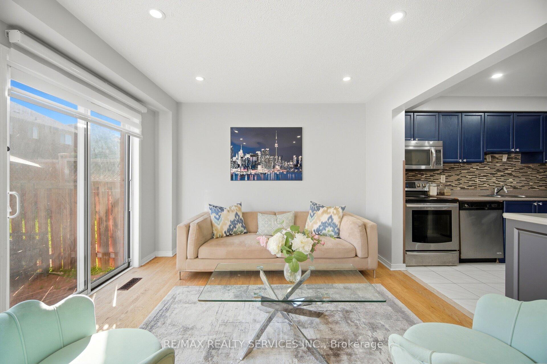 Photo 4 of 29 Lonestar Crescent, Brampton, Fletcher's Meadow — HOMEH