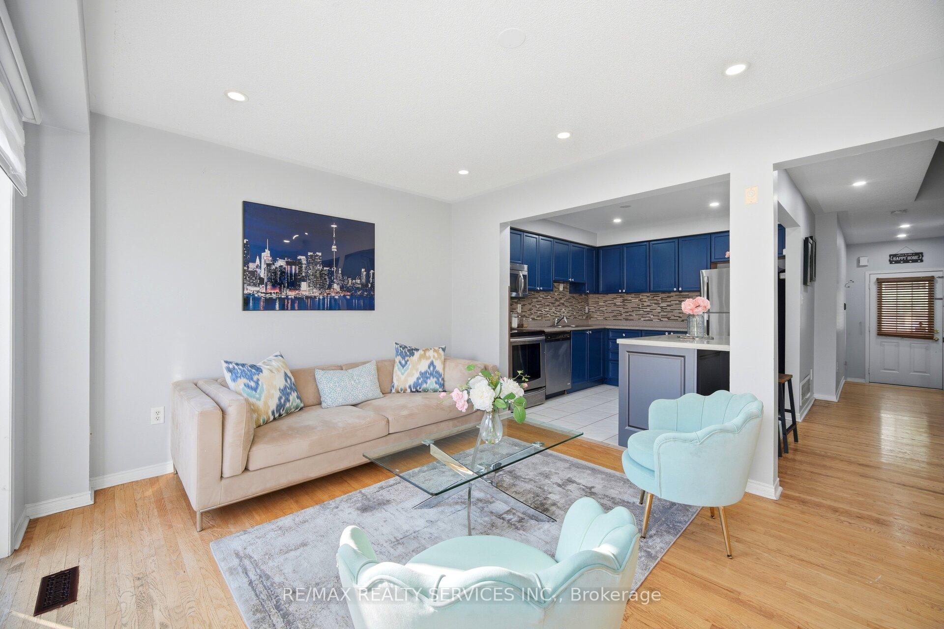 Photo 5 of 29 Lonestar Crescent, Brampton, Fletcher's Meadow — HOMEH
