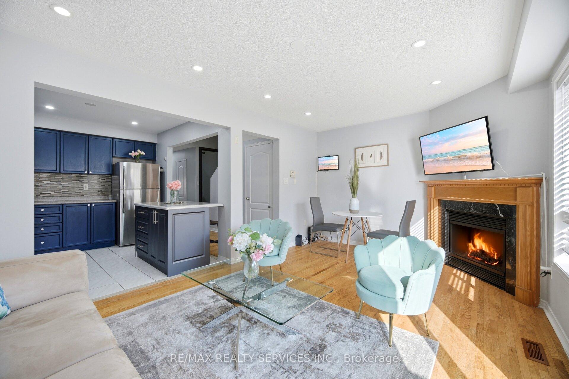 Photo 6 of 29 Lonestar Crescent, Brampton, Fletcher's Meadow — HOMEH